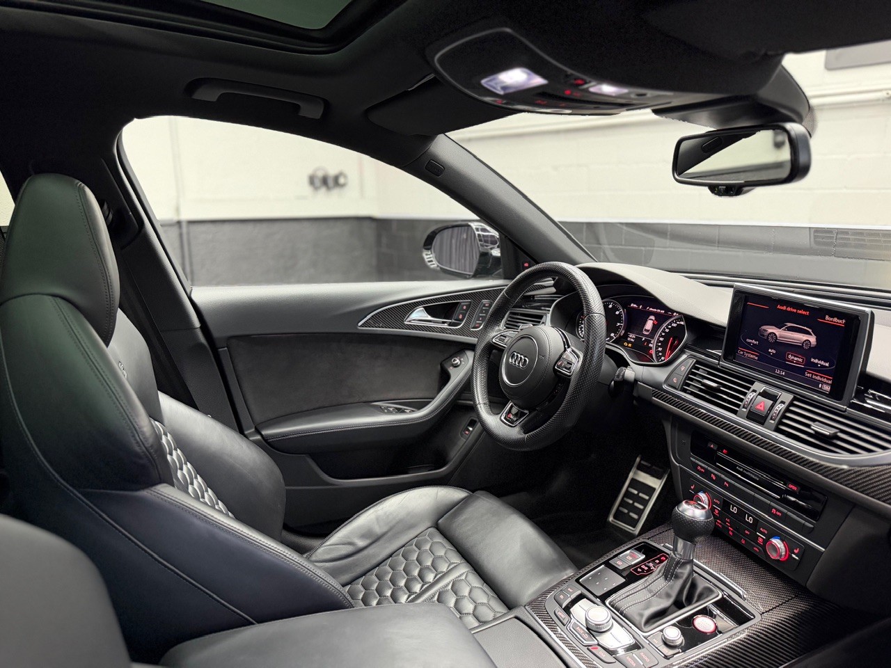 AUDI RS6 Avant 4.0 TFSI V8 performance quattro | CH-Auto | Lowide Wheels | Schiebedach | 360° Kamera | Grau Matt-image-24