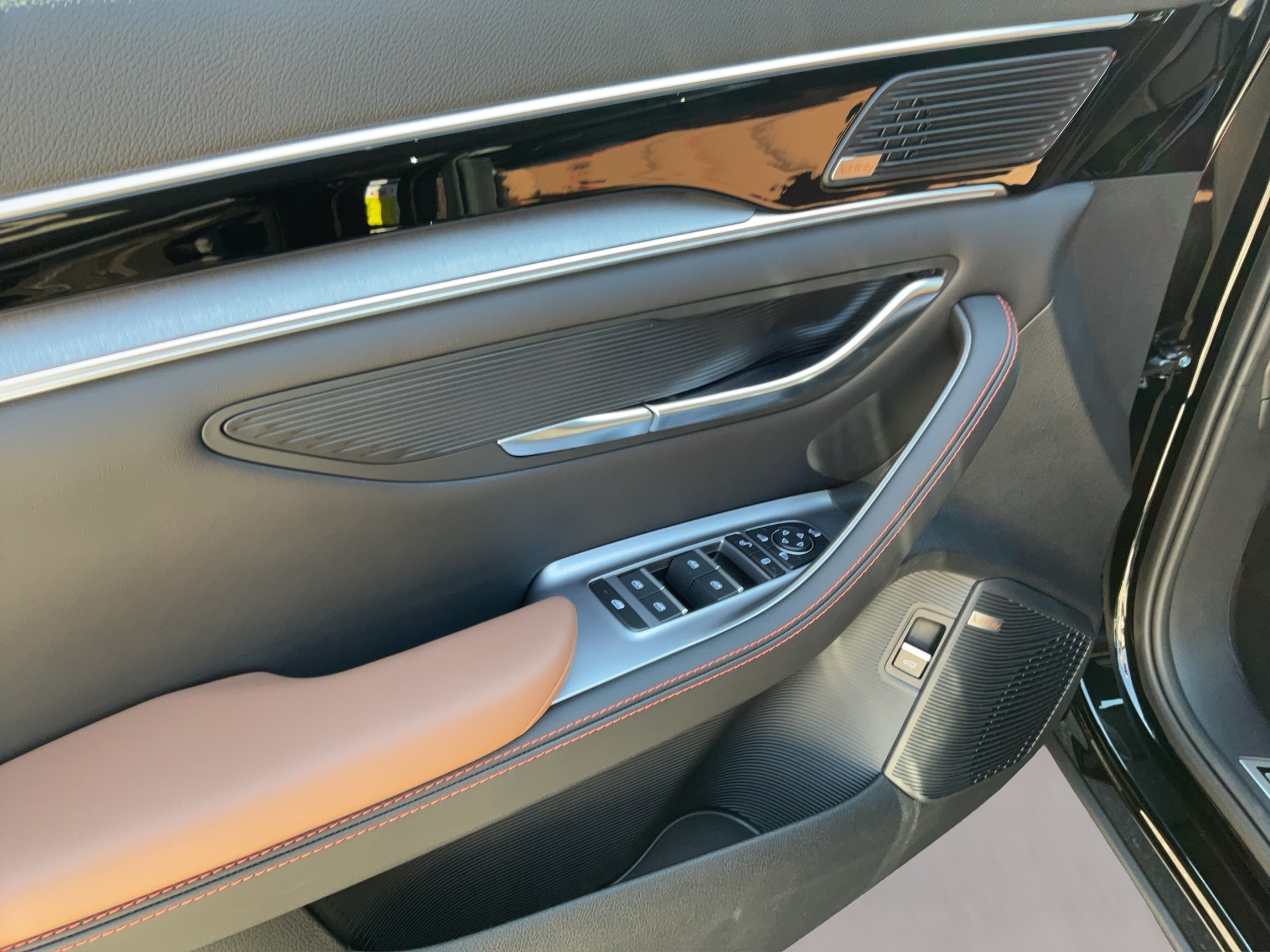 BYD Seal U DM-i Design AWD-image-17
