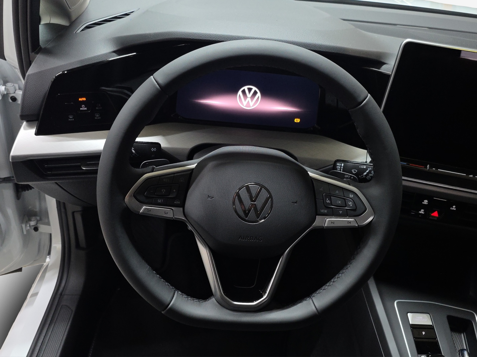 VW Golf 1.5 e TSI mHEV Value DSG-image-9