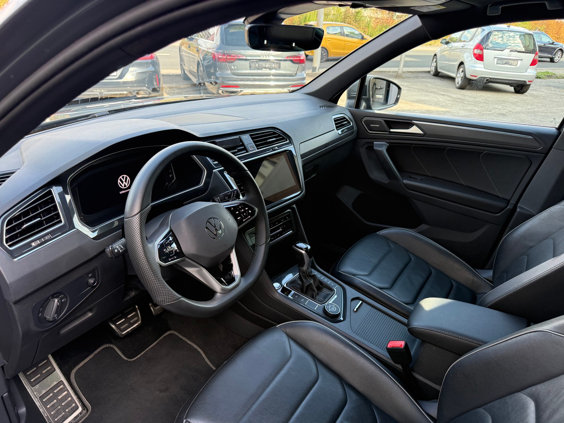 VW Tiguan 2.0TSI R-Line 4Motion DSG-image-5