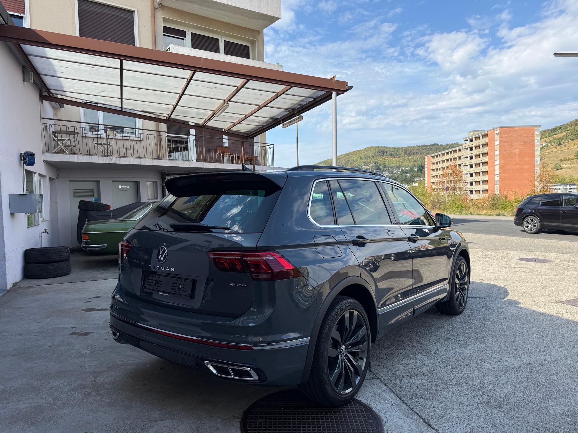 VW Tiguan 2.0TSI R-Line 4Motion DSG-image-2