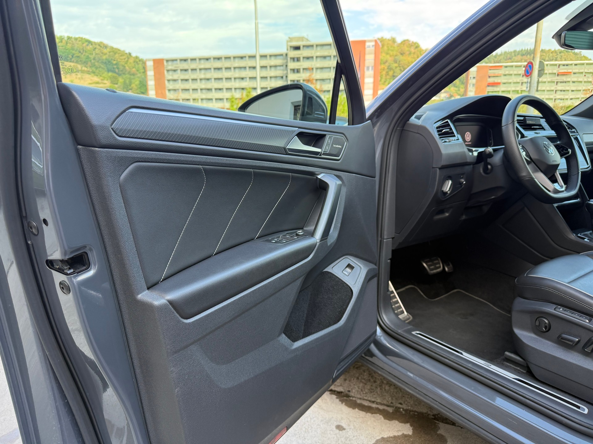 VW Tiguan 2.0TSI R-Line 4Motion DSG-image-6