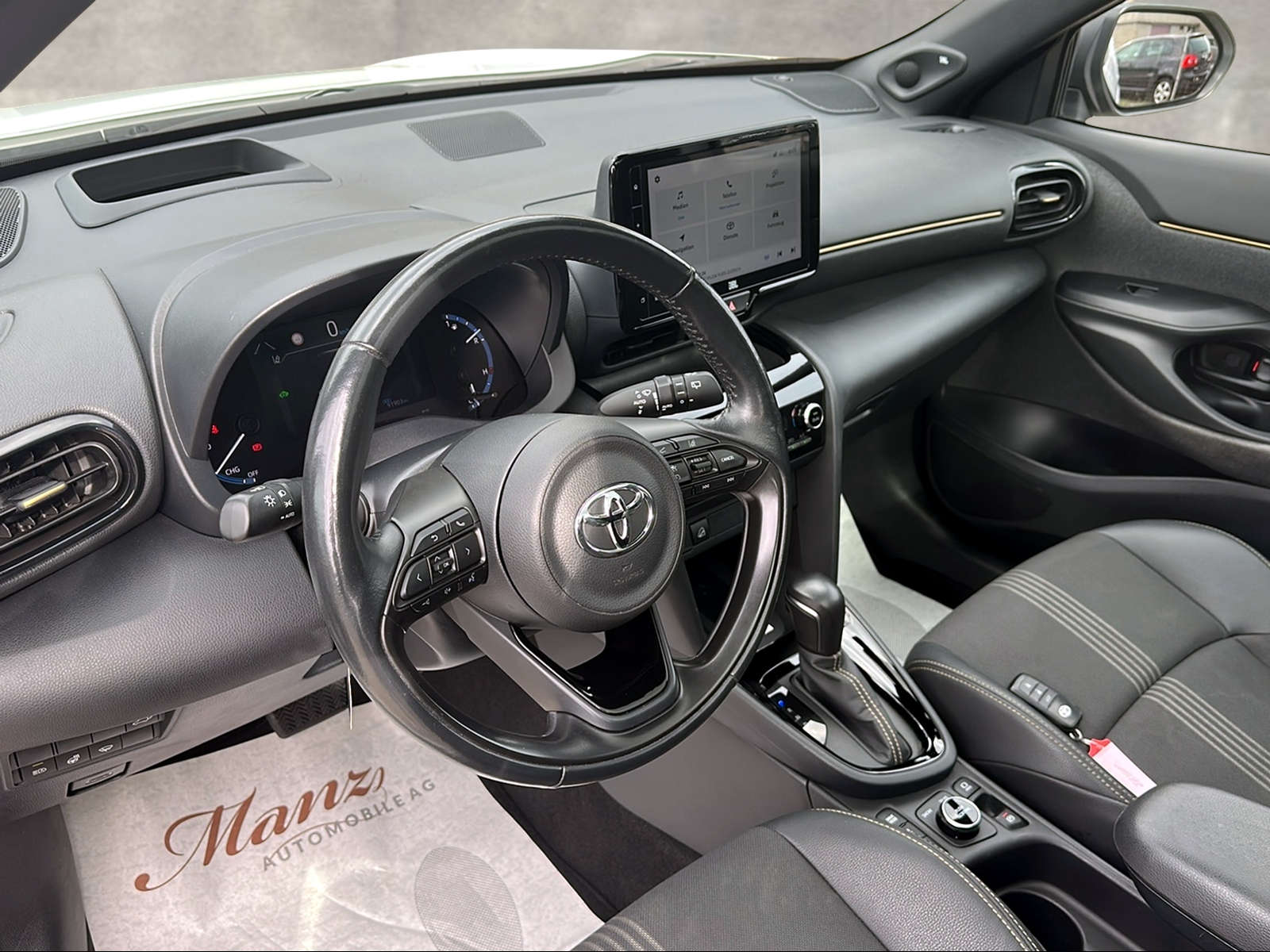 TOYOTA Yaris Cross 1.5 115PS Adventure e-CVT AWDi Top-Ausstattung **10Jahre Herstellergarantie**-image-5