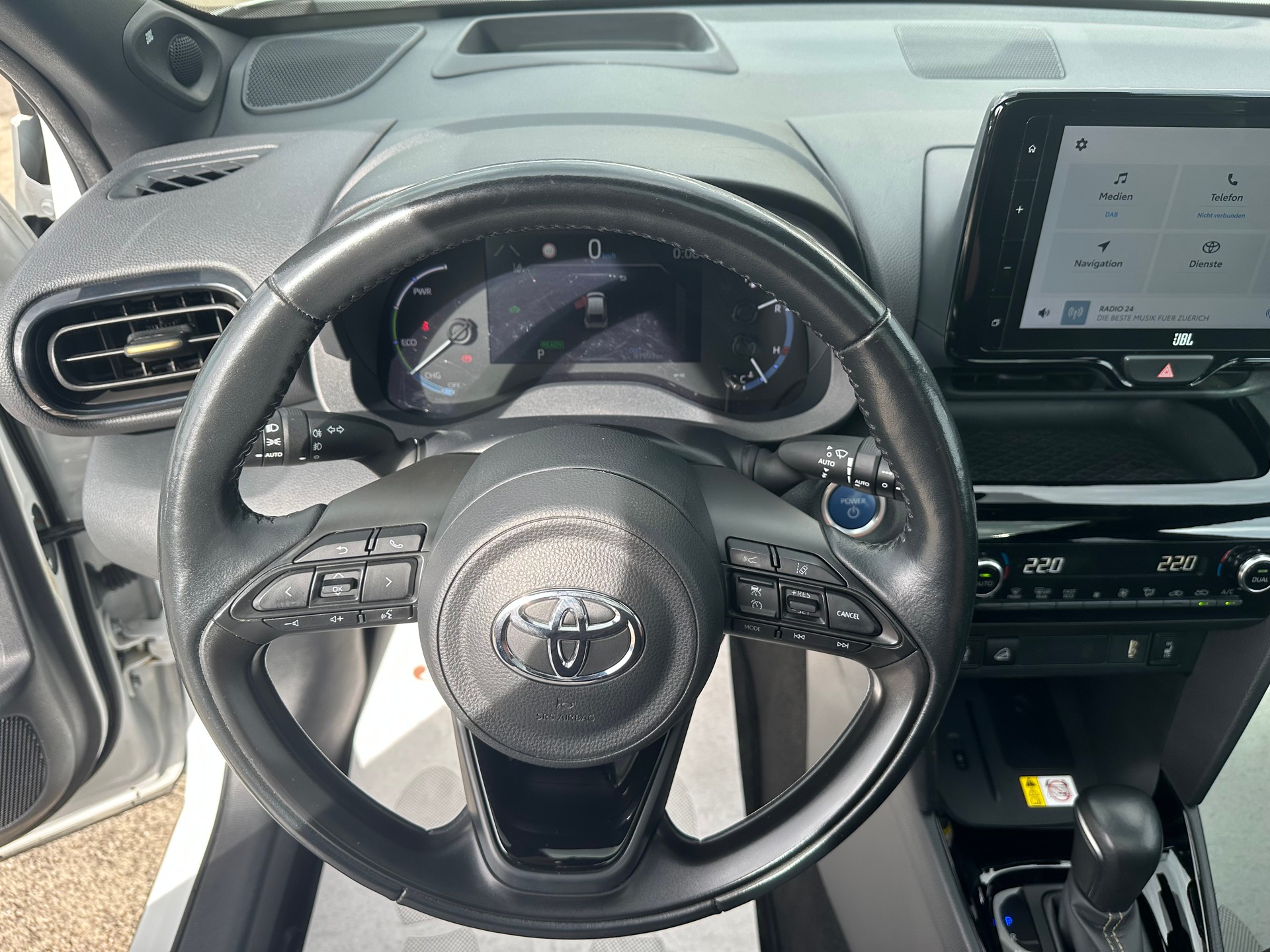 TOYOTA Yaris Cross 1.5 115PS Adventure e-CVT AWDi Top-Ausstattung **10Jahre Herstellergarantie**-image-12