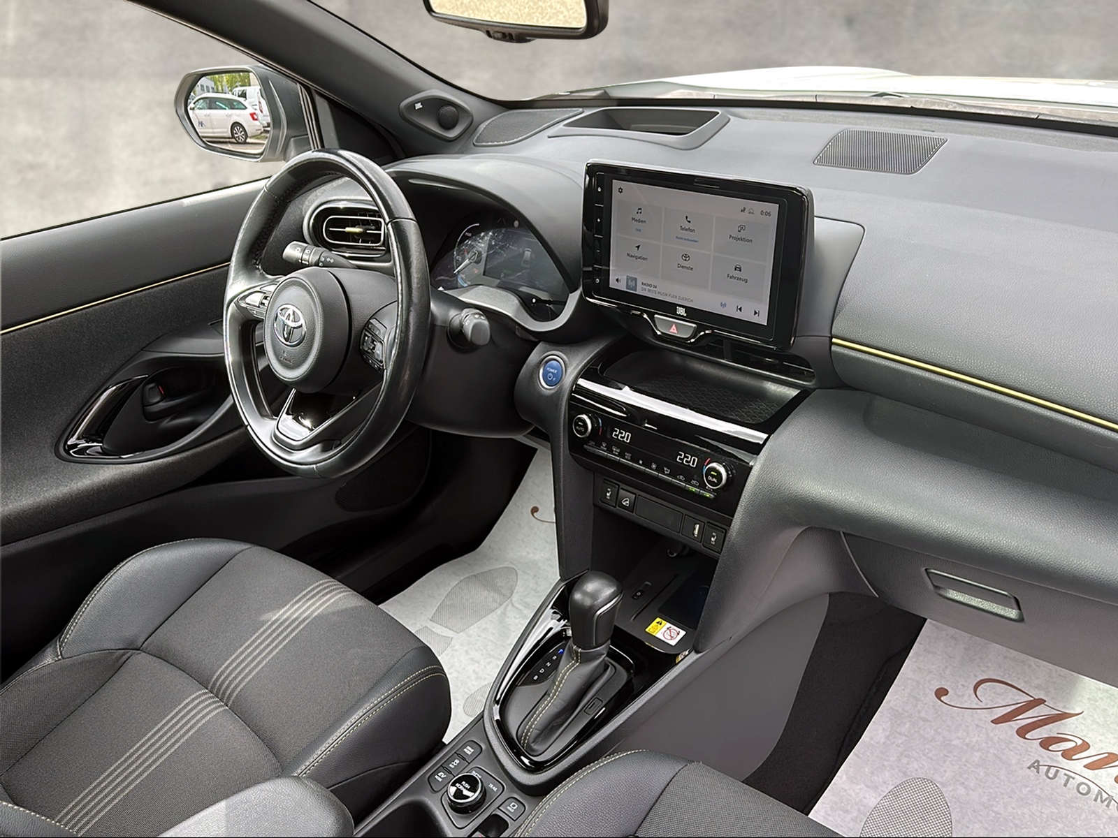 TOYOTA Yaris Cross 1.5 115PS Adventure e-CVT AWDi Top-Ausstattung **10Jahre Herstellergarantie**-image-8