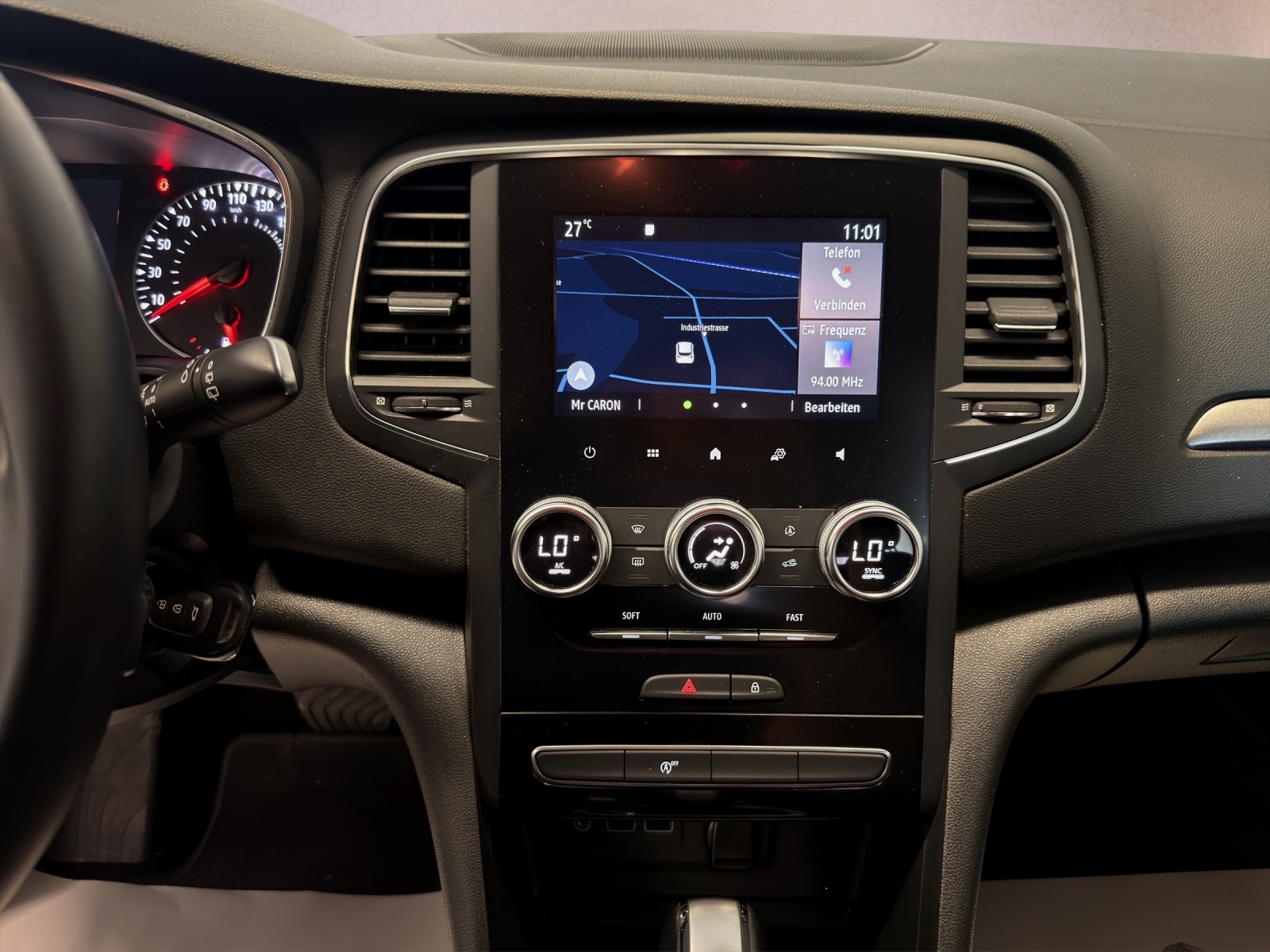RENAULT Mégane Grandtour 1.3 16V Turbo Zen EDC-image-15