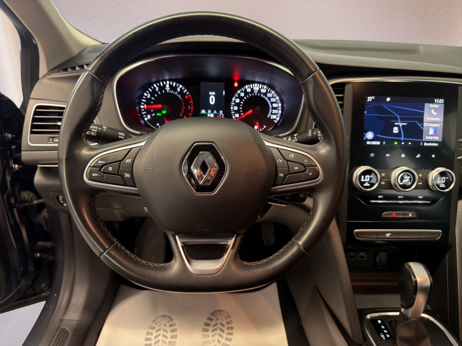 RENAULT Mégane Grandtour 1.3 16V Turbo Zen EDC-image-12