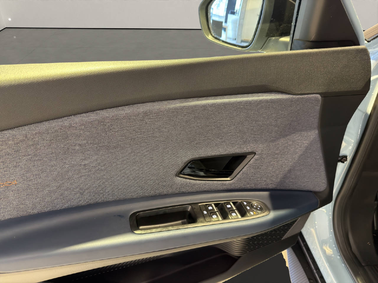 RENAULT R4 E-Tech Comfort Range techno-image-6