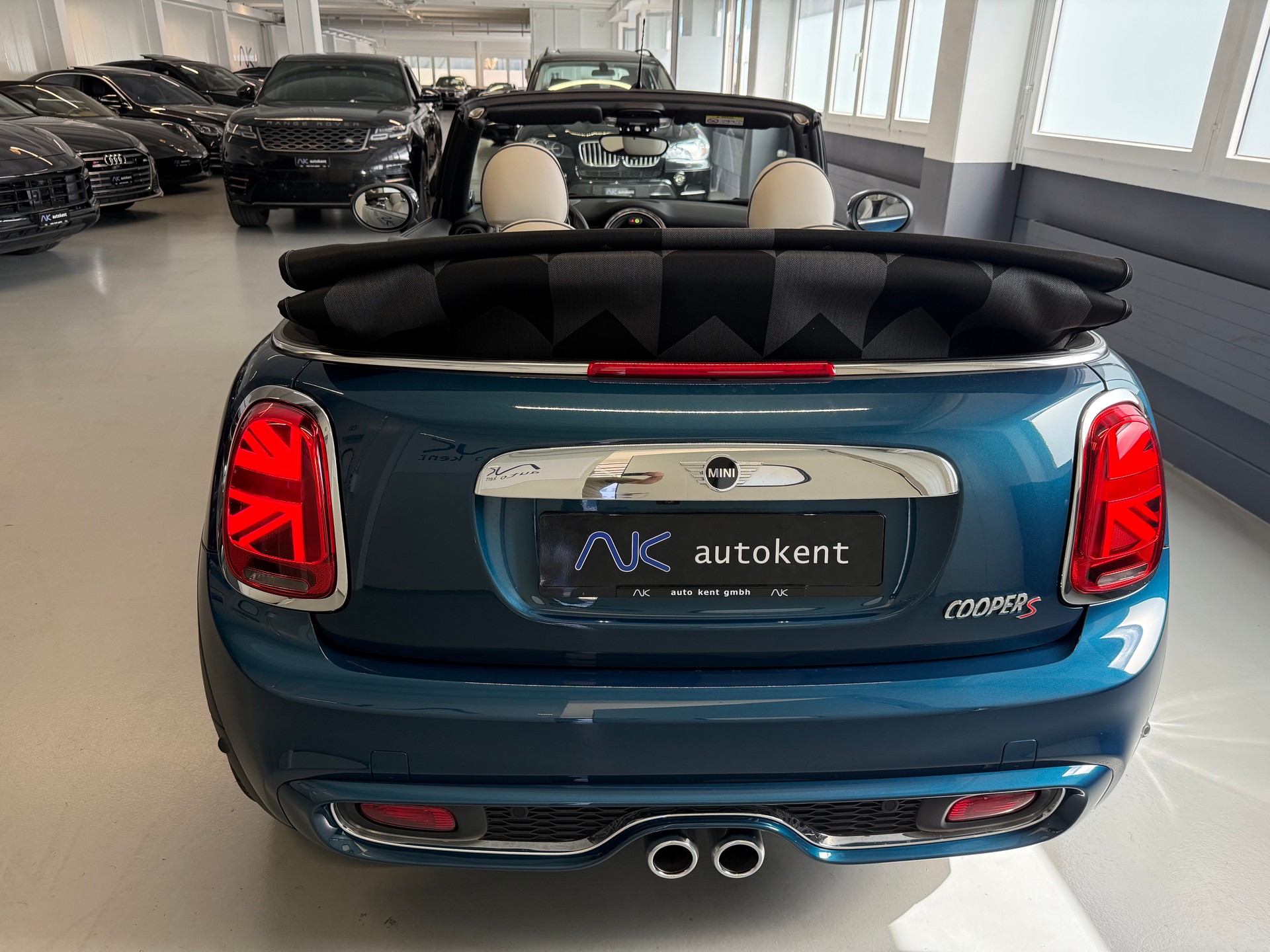 MINI Cooper S Cabriolet Sidewalk DKG-image-4