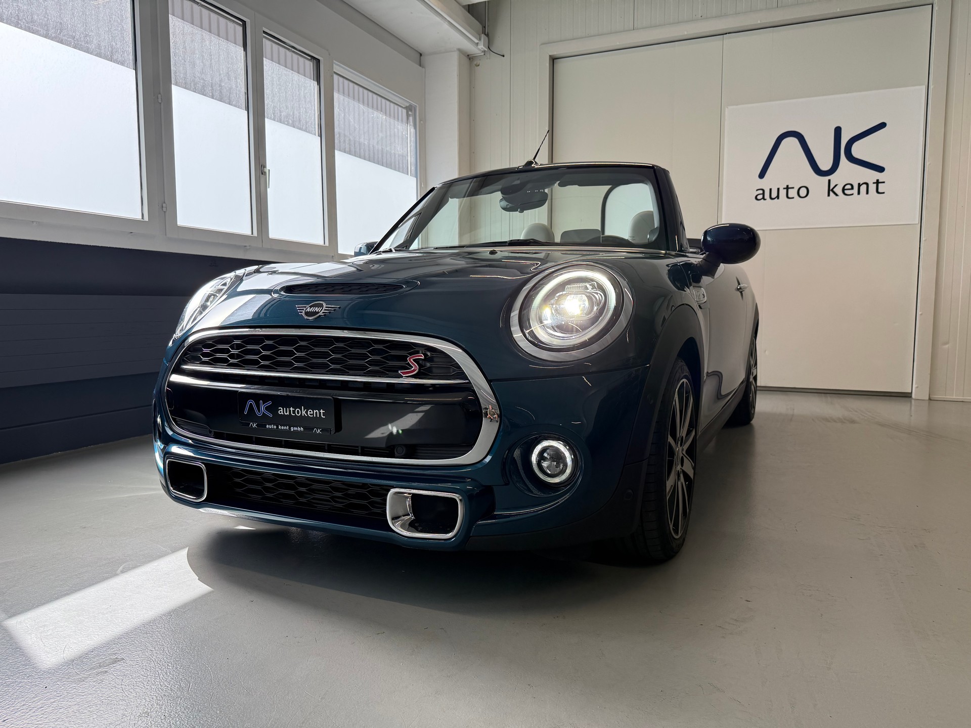 MINI Cooper S Cabriolet Sidewalk DKG
