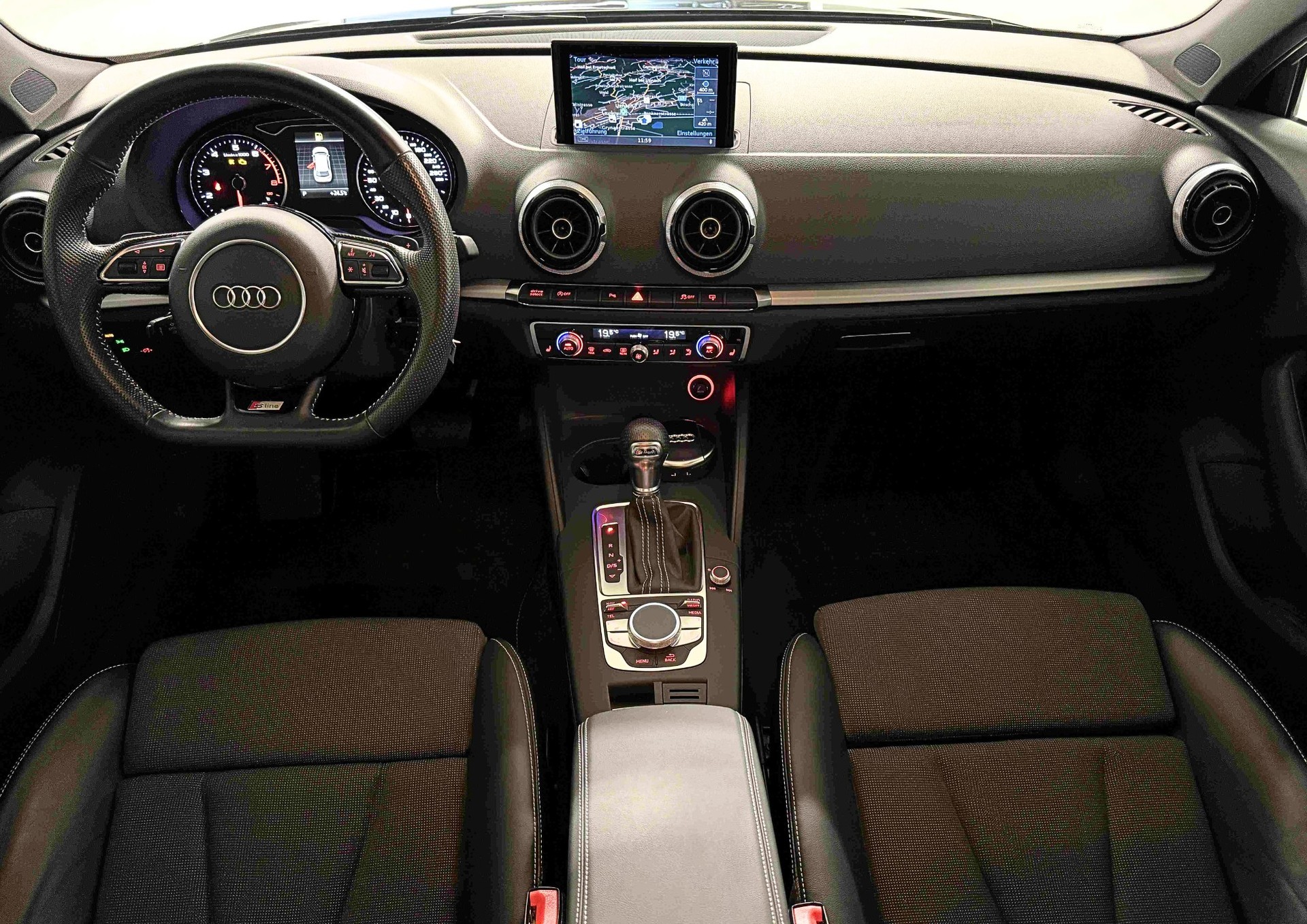 AUDI A3 Sportback 1.4 TFSI Ambition S-tronic-image-8