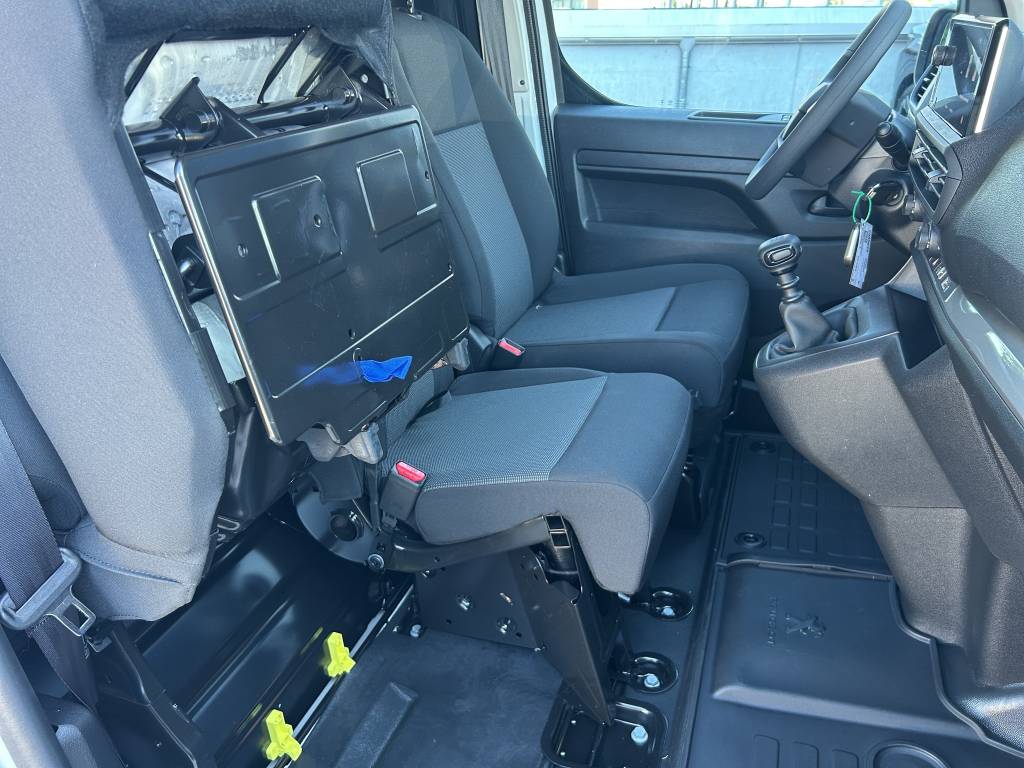 PEUGEOT Expert 2.0 BlueHDi 145 S&S Standard-image-12