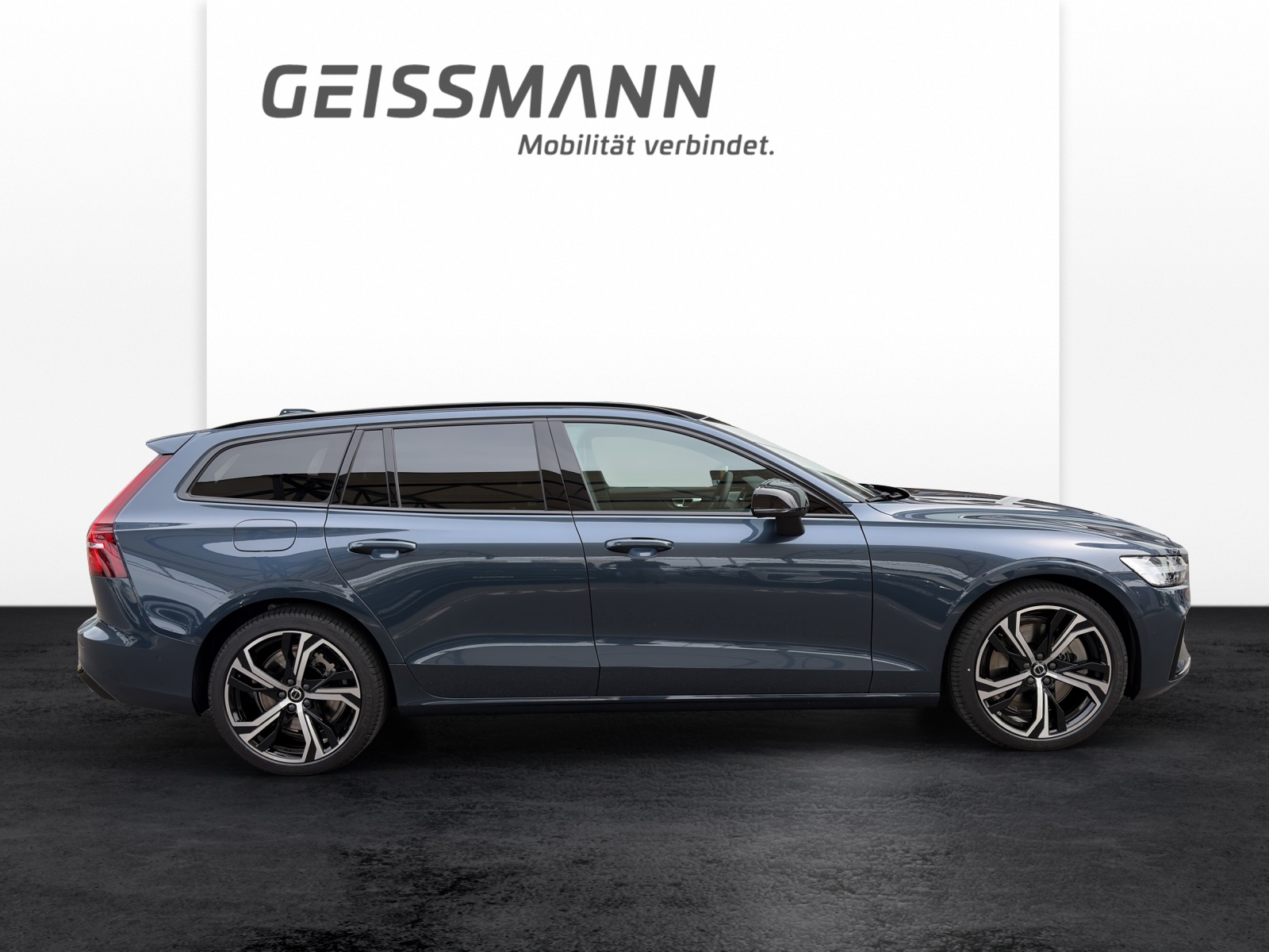 VOLVO V60 2.0 T6 TE Ultra Dark eAWD-image-3