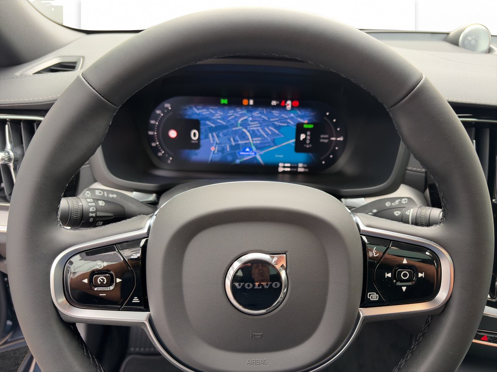 VOLVO V60 2.0 T6 TE Ultra Dark eAWD-image-10