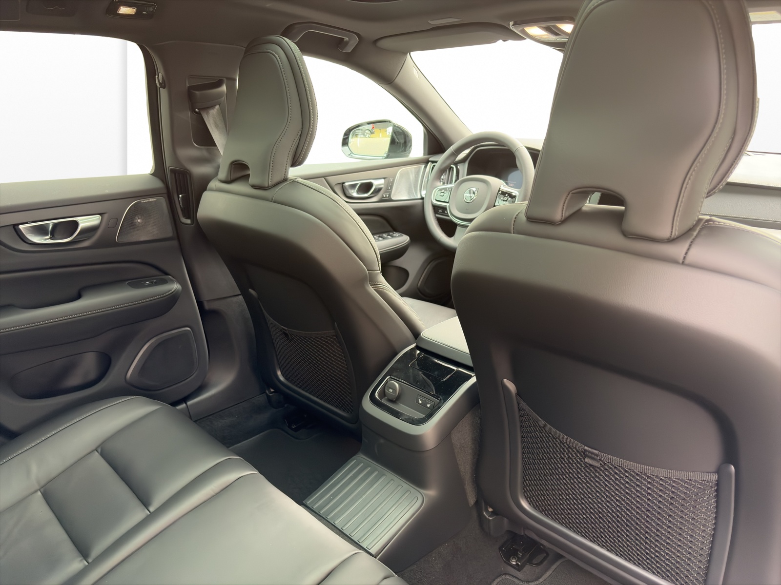 VOLVO V60 2.0 T6 TE Ultra Dark eAWD-image-16