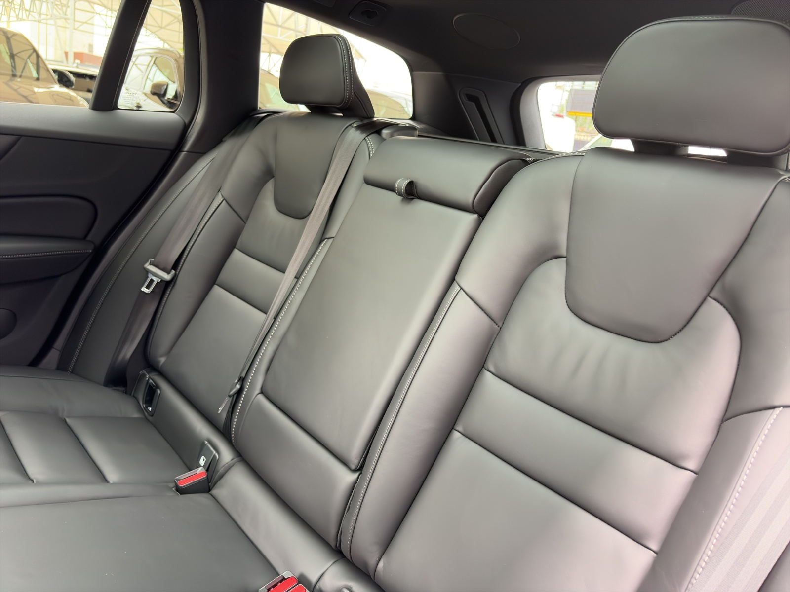 VOLVO V60 2.0 T6 TE Ultra Dark eAWD-image-15