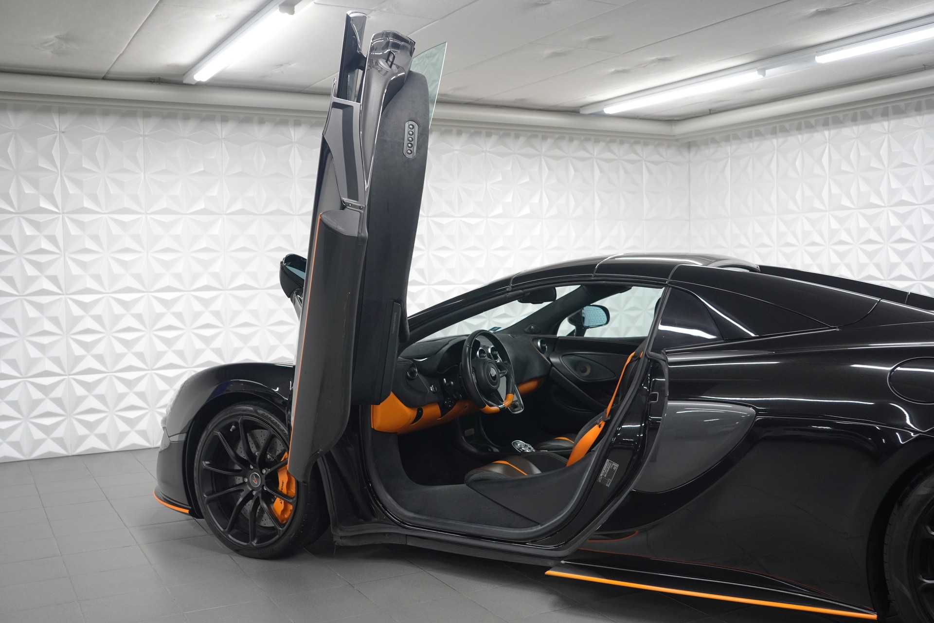 McLAREN 570S Spider 3.8 V8 SSG-image-12