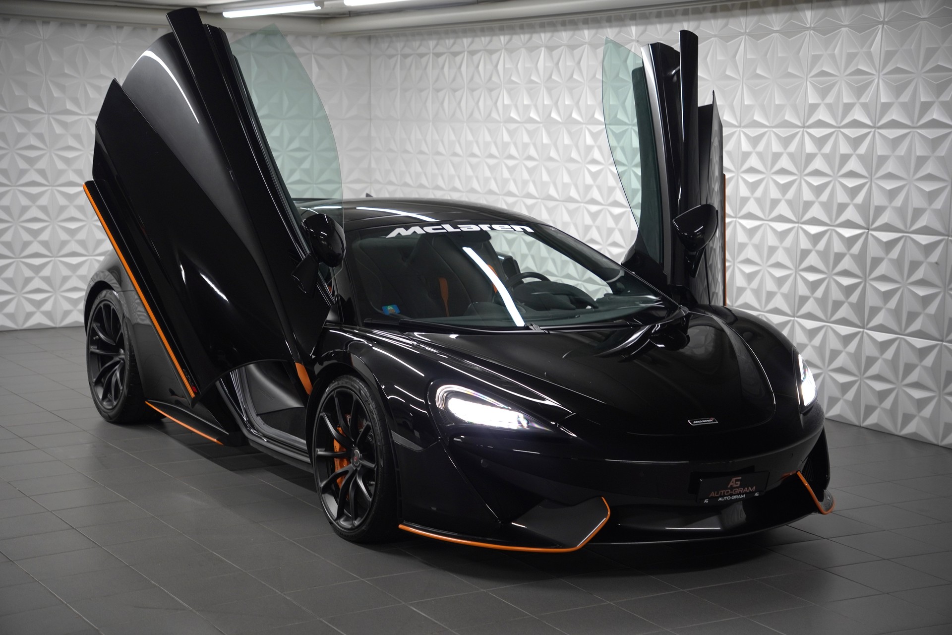 McLAREN 570S Spider 3.8 V8 SSG-image-24