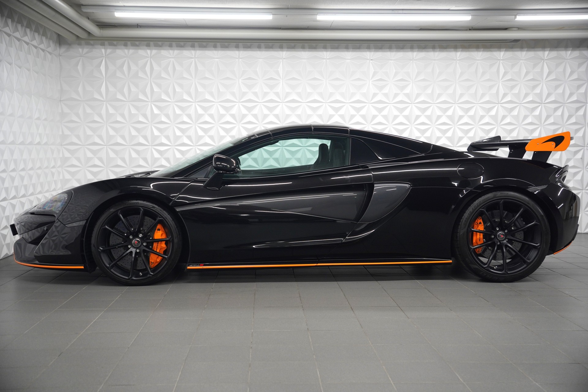 McLAREN 570S Spider 3.8 V8 SSG-showroom-element-1
