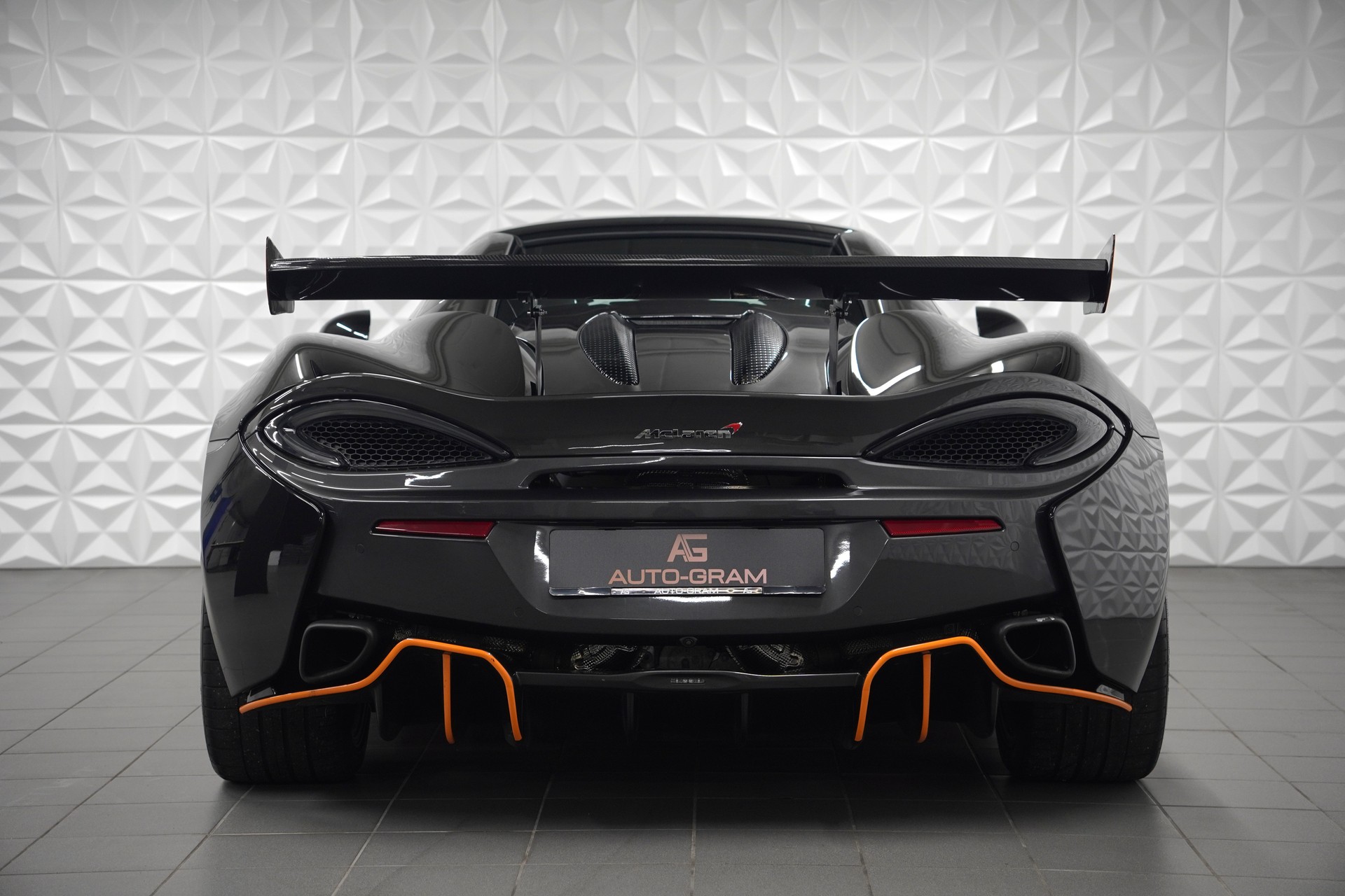 McLAREN 570S Spider 3.8 V8 SSG-showroom-element-3