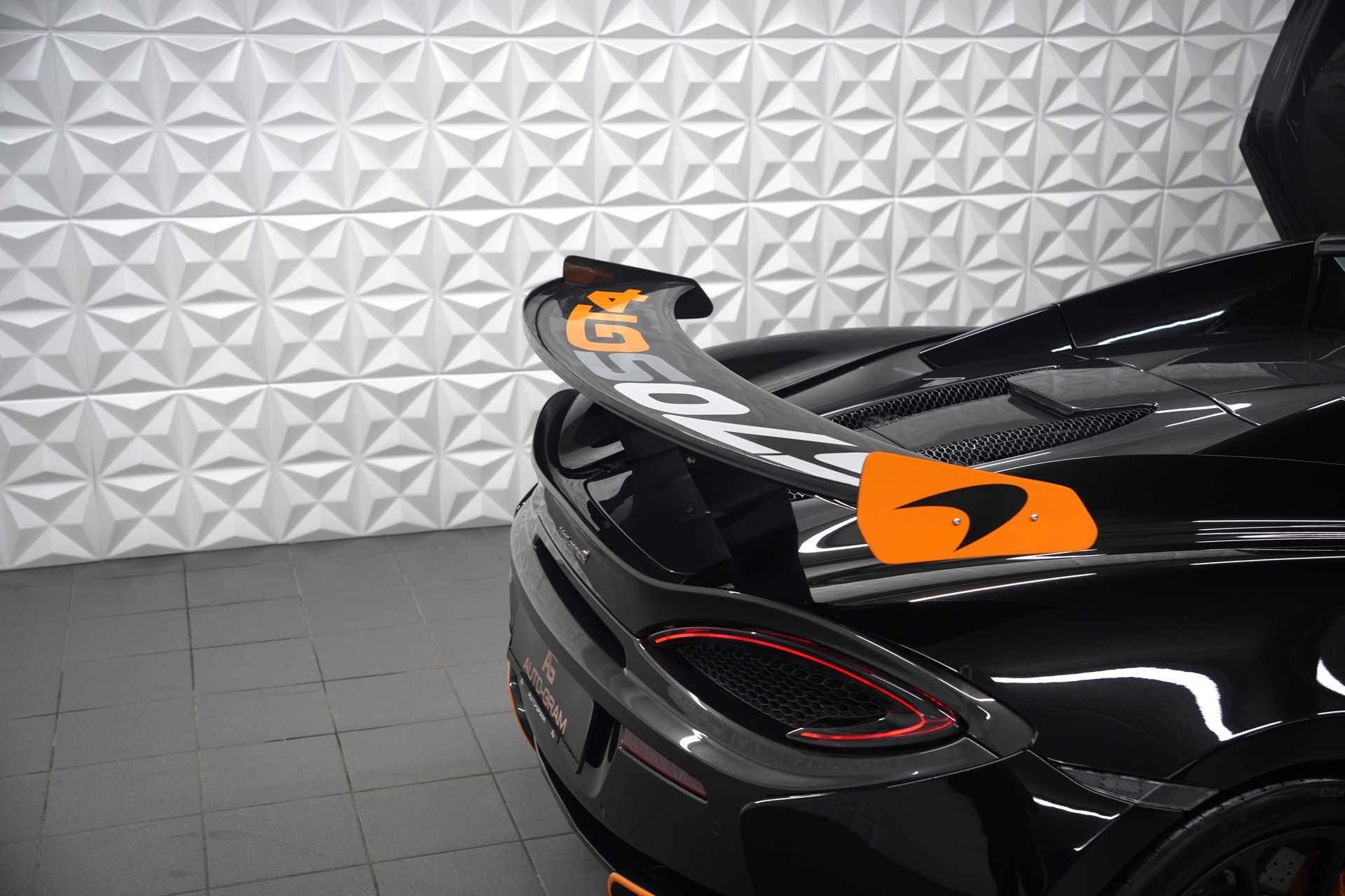 McLAREN 570S Spider 3.8 V8 SSG-image-25