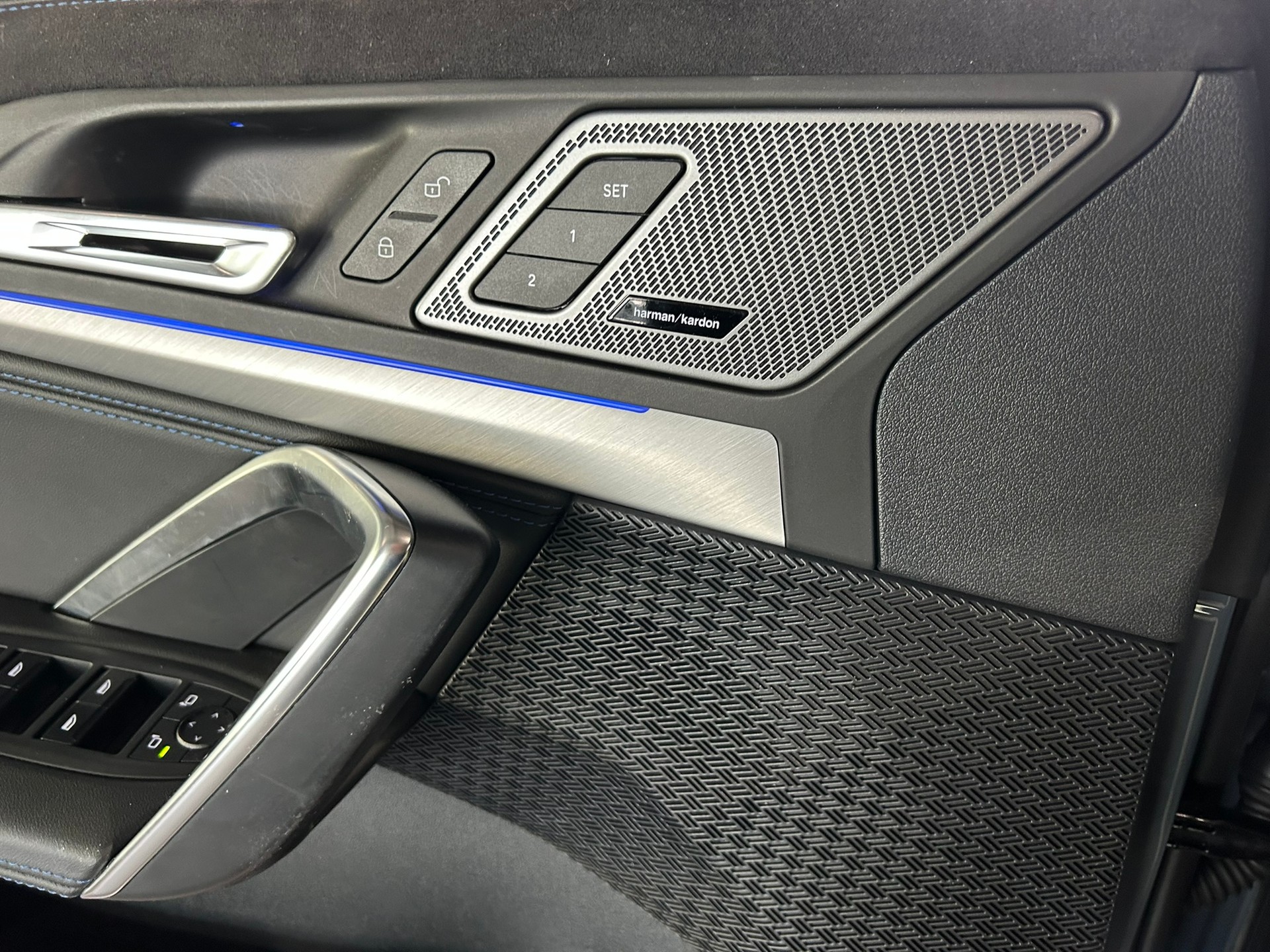 BMW iX2 xDrive 30 Edition M Sport-image-22