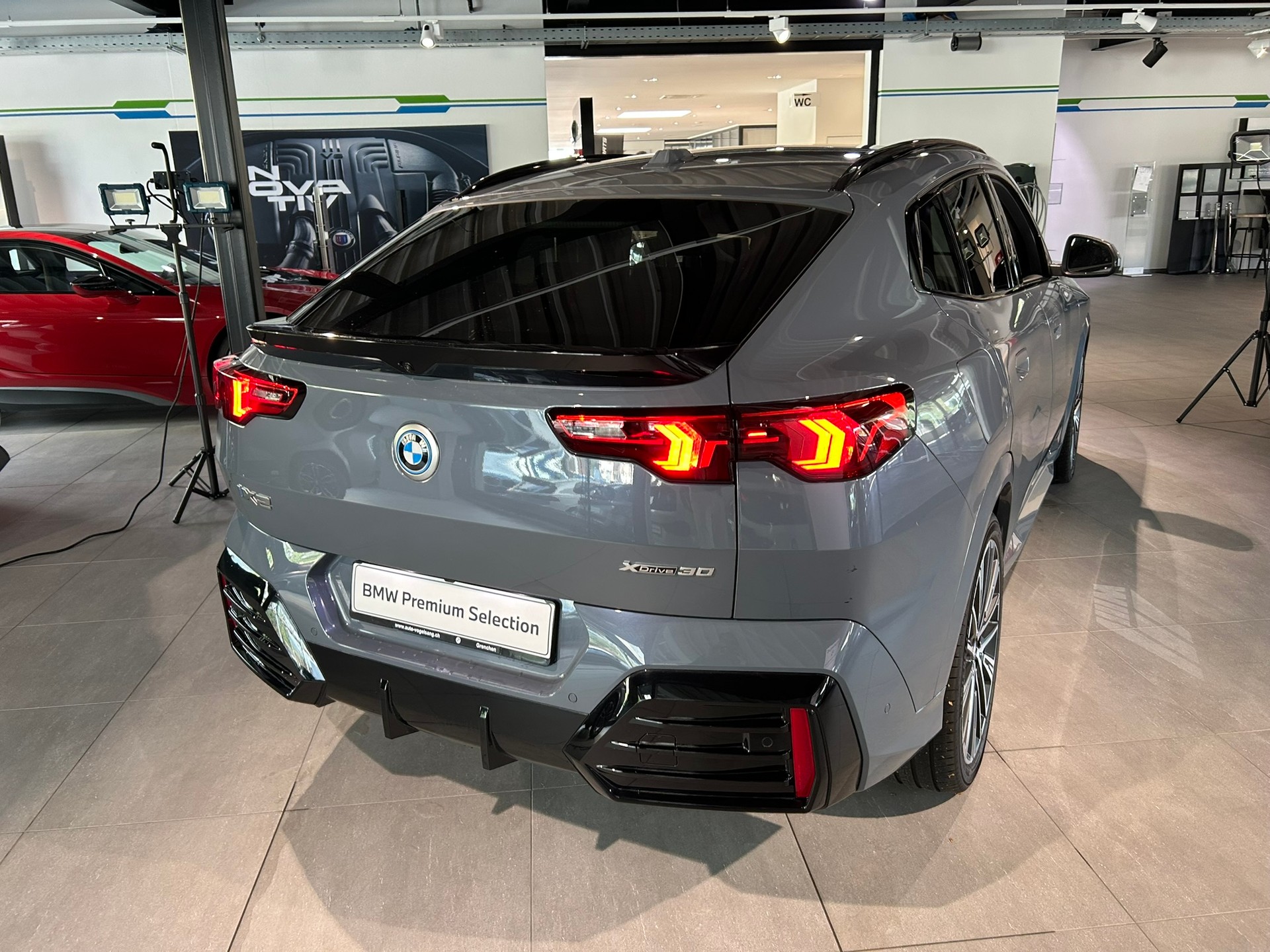 BMW iX2 xDrive 30 Edition M Sport-image-9