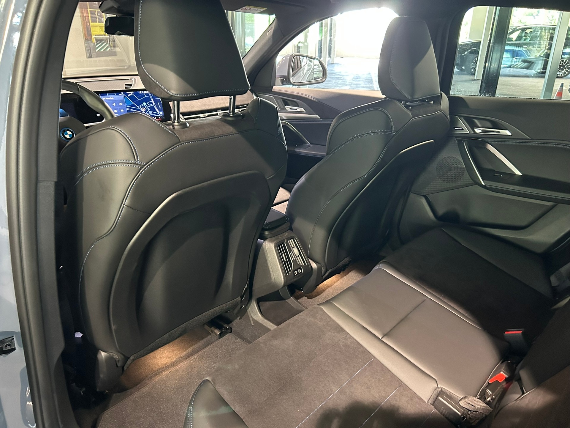 BMW iX2 xDrive 30 Edition M Sport-image-27