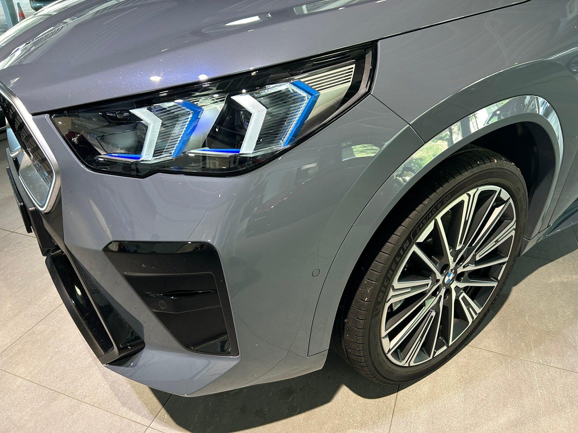 BMW iX2 xDrive 30 Edition M Sport-image-13