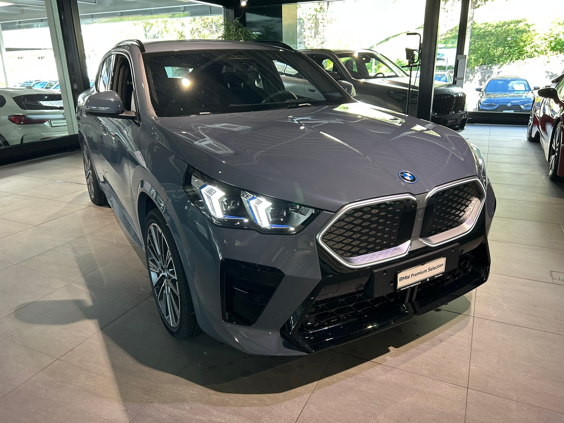 BMW iX2 xDrive 30 Edition M Sport-image-3