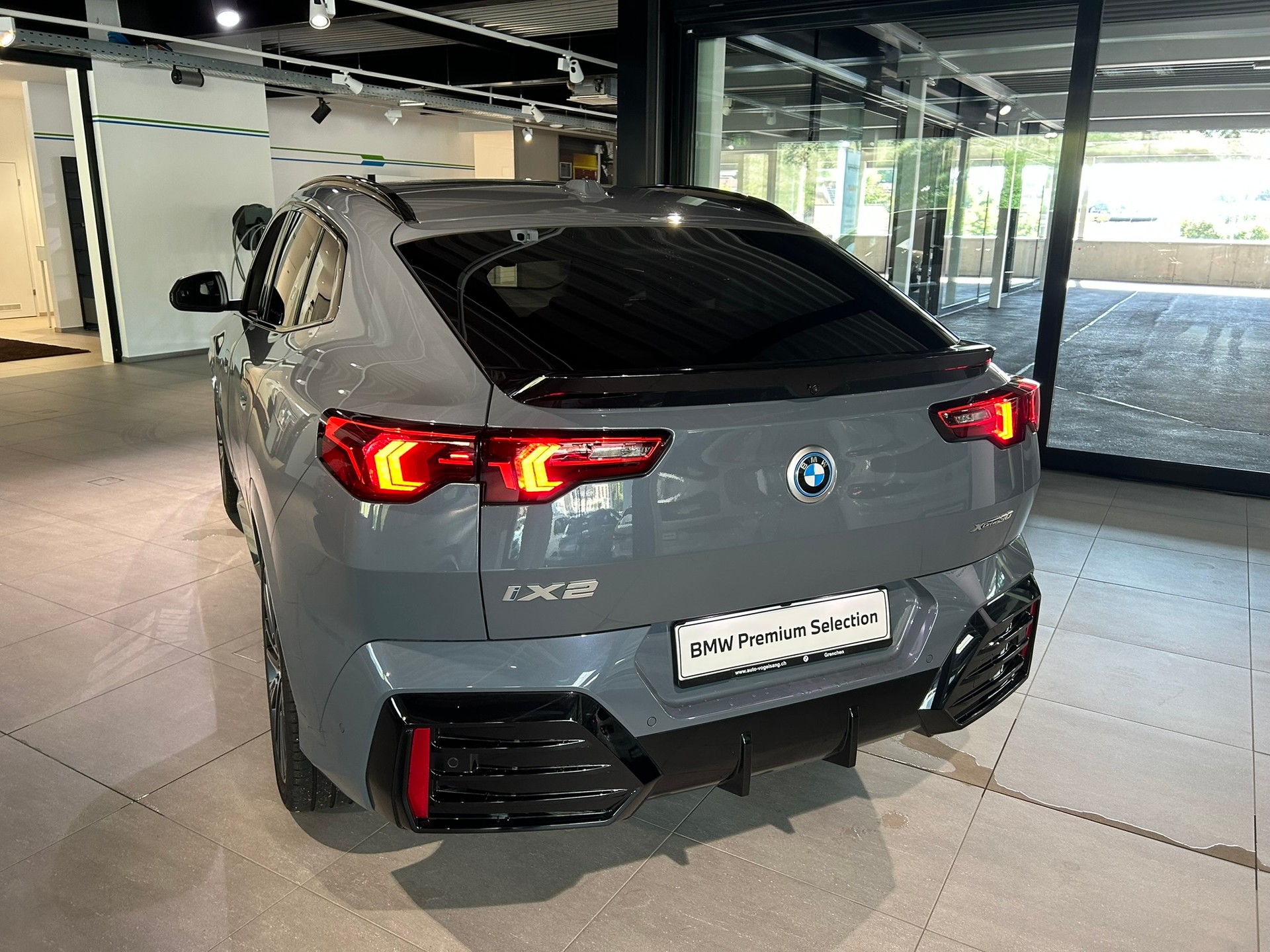 BMW iX2 xDrive 30 Edition M Sport-image-7
