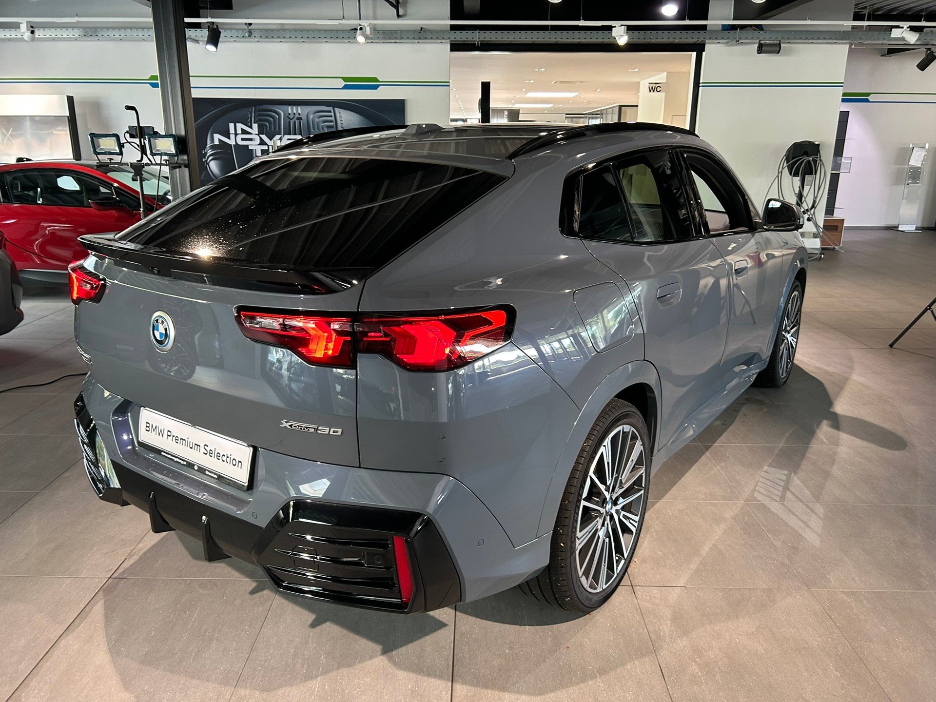 BMW iX2 xDrive 30 Edition M Sport-image-10