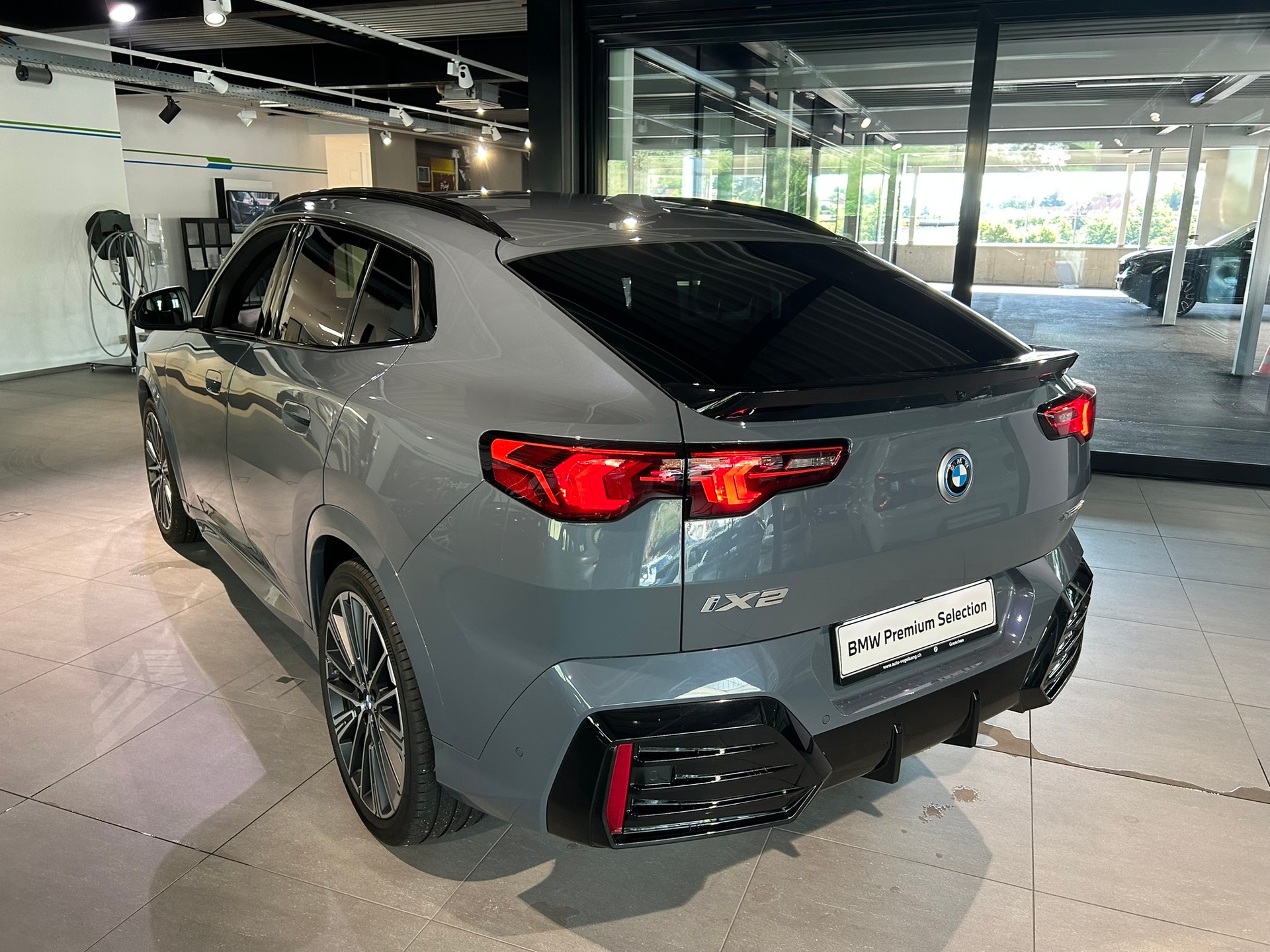 BMW iX2 xDrive 30 Edition M Sport-image-6