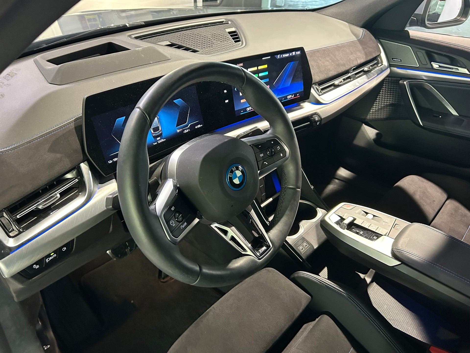 BMW iX2 xDrive 30 Edition M Sport-image-23