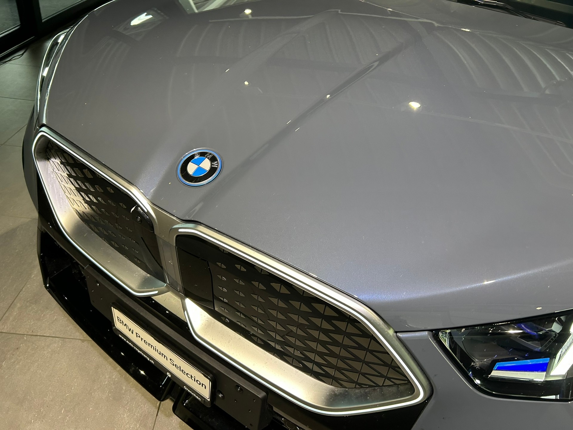 BMW iX2 xDrive 30 Edition M Sport-image-17