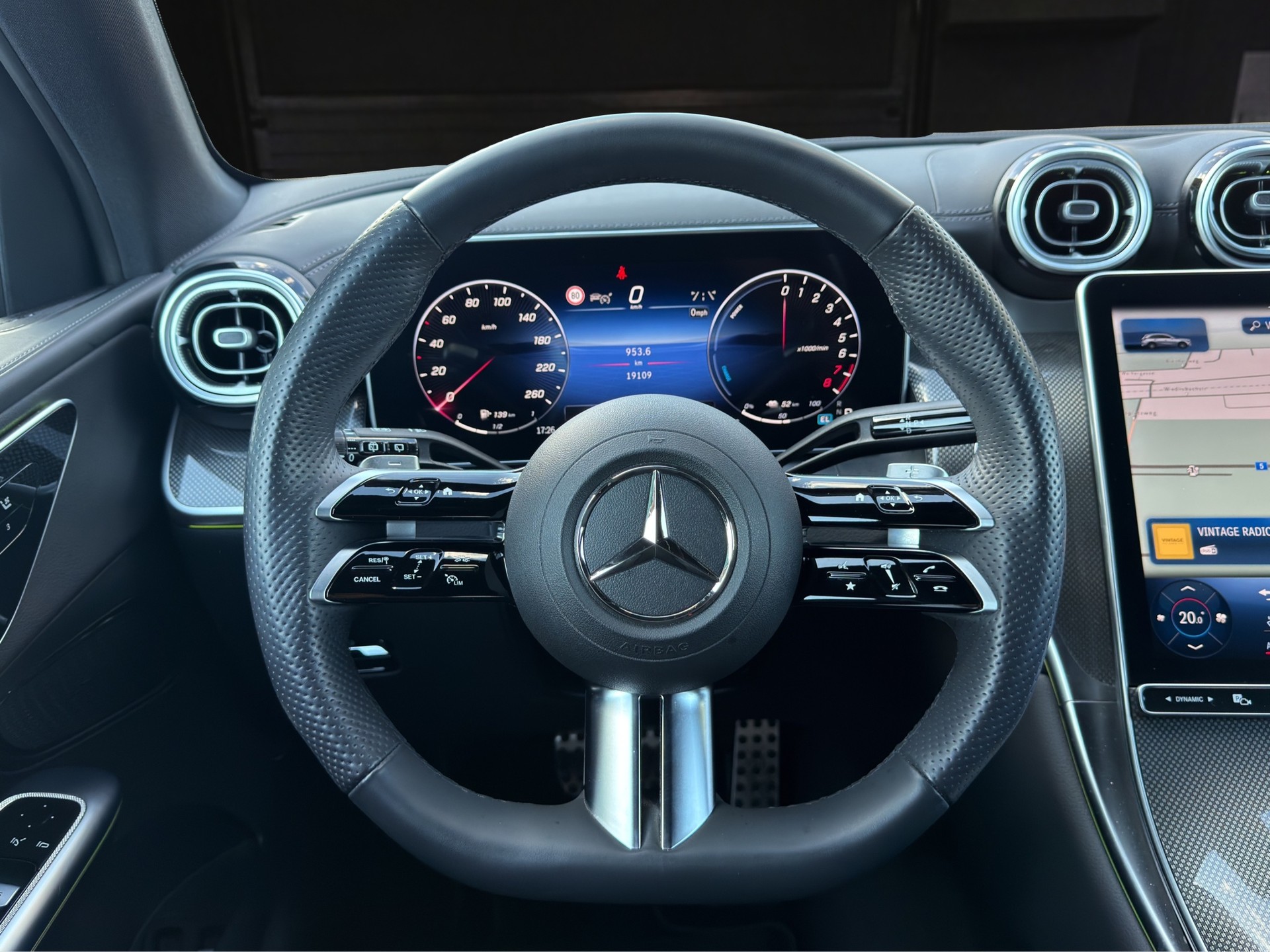 MERCEDES-BENZ GLC 400 e AMG Line 4matic-image-11