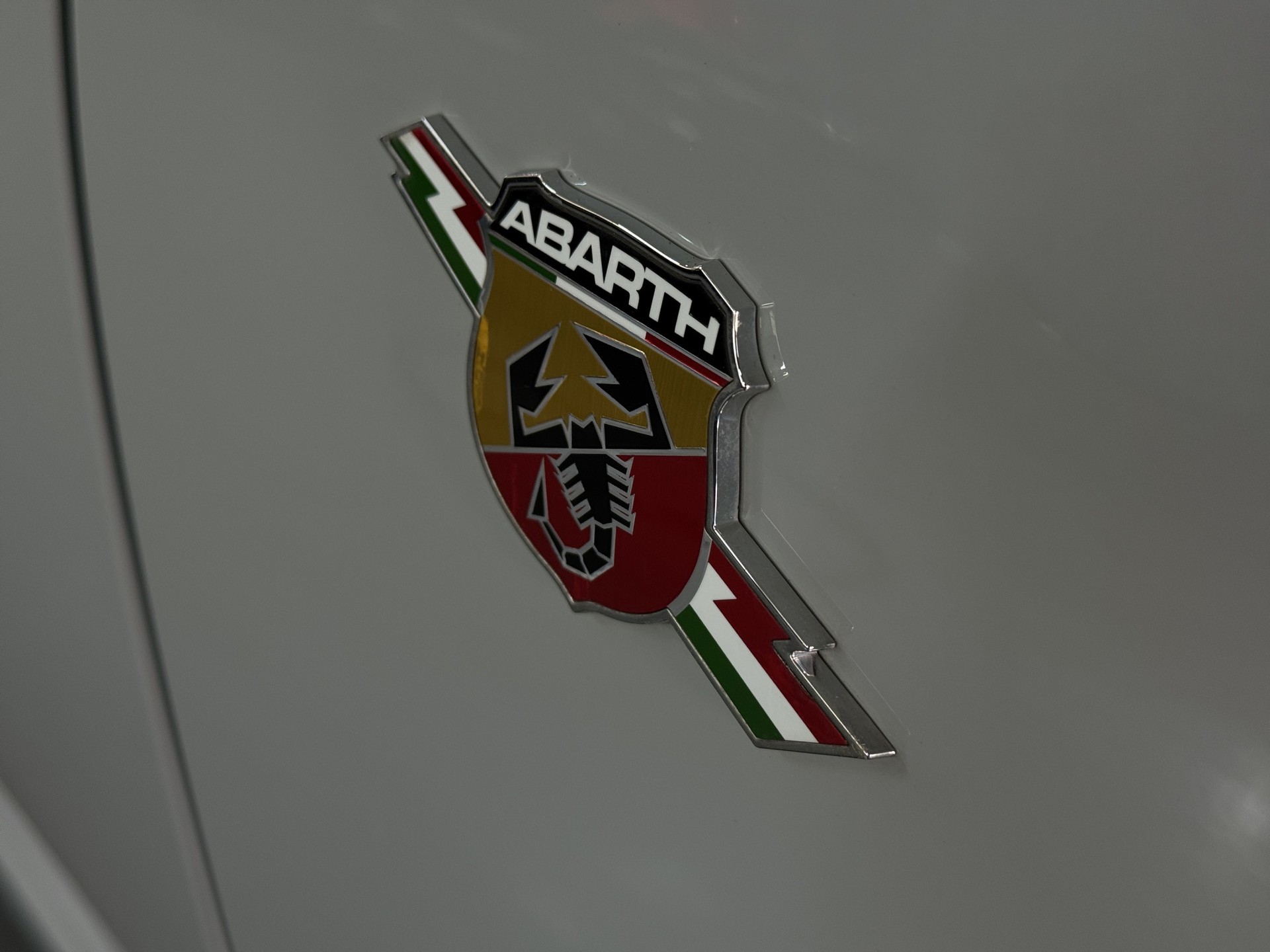 FIAT 595C 1.4 Turbo Abarth "Campovolo Grau-Bi-Xenon"-image-5