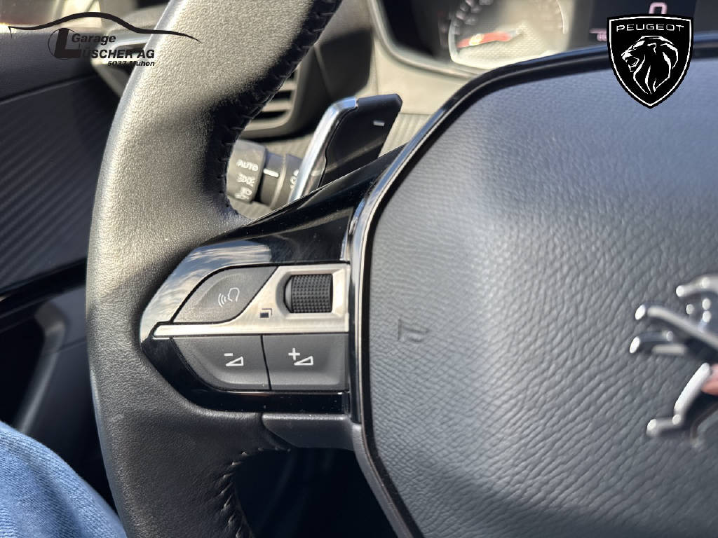 PEUGEOT 2008 1.2 PureTech 130 Allure-image-12