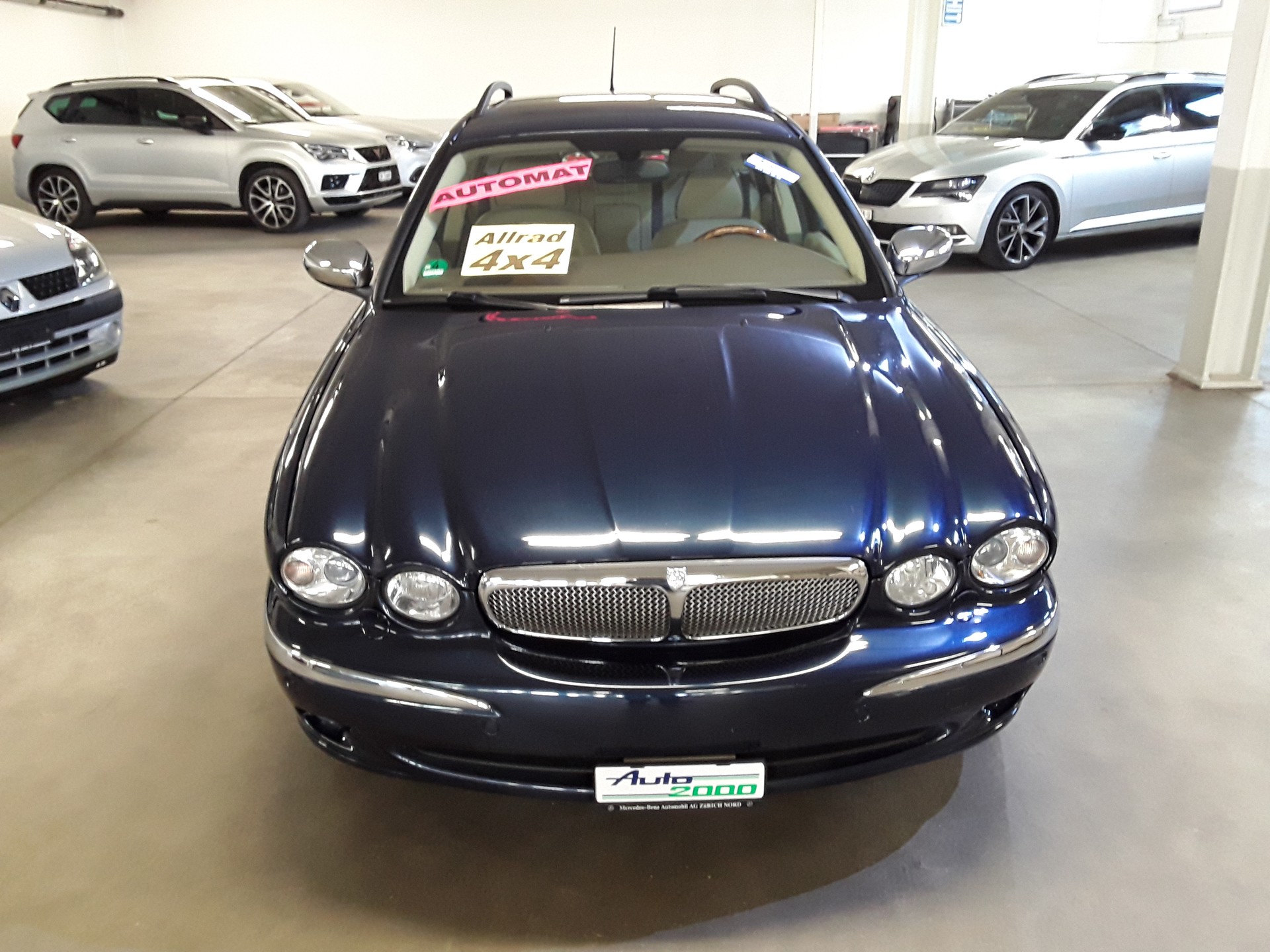 JAGUAR X-Type Estate 2.5 V6 Traction4 Sov. Anniv. Pack Autom.-image-4
