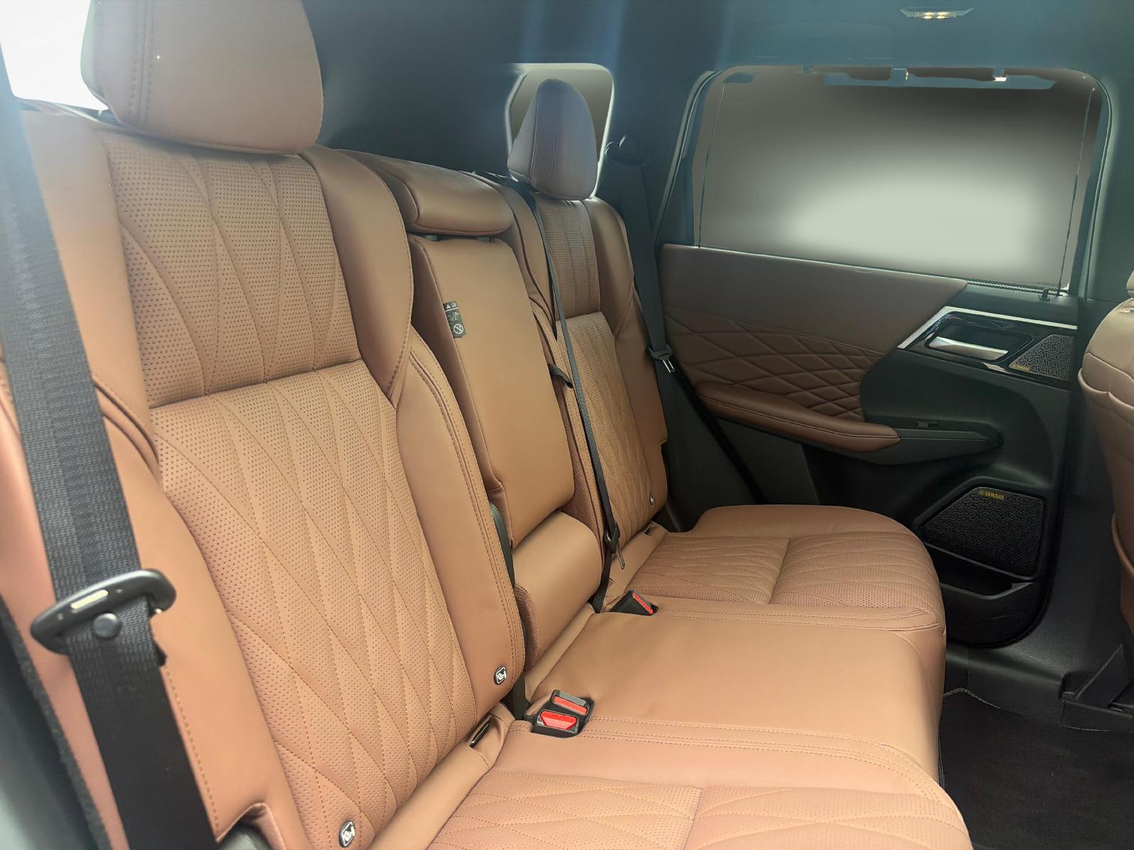 MITSUBISHI Outlander 2.4 PHEV Instyle+ 4x4-image-10