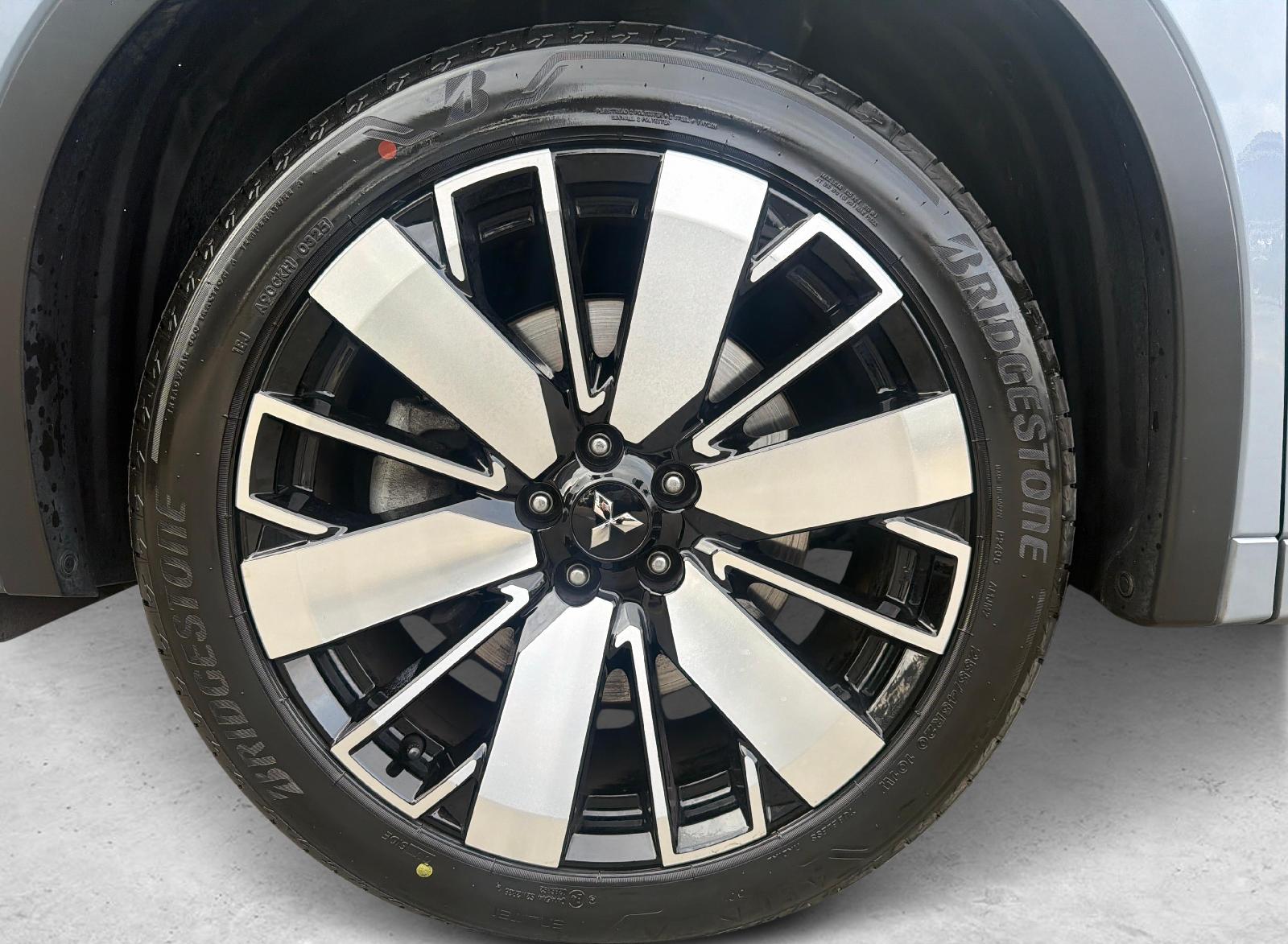 MITSUBISHI Outlander 2.4 PHEV Instyle+ 4x4-image-13