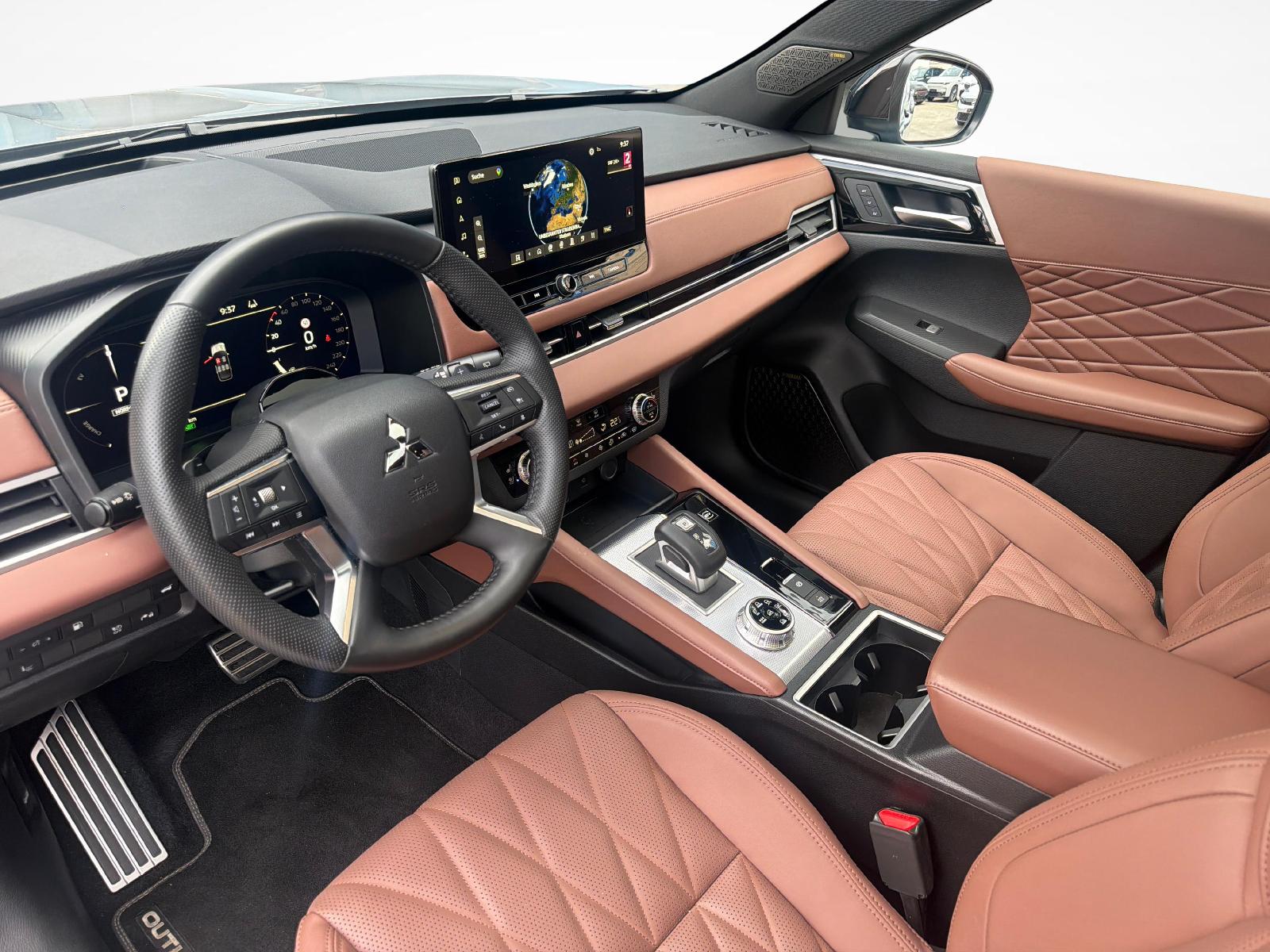 MITSUBISHI Outlander 2.4 PHEV Instyle+ 4x4-image-12