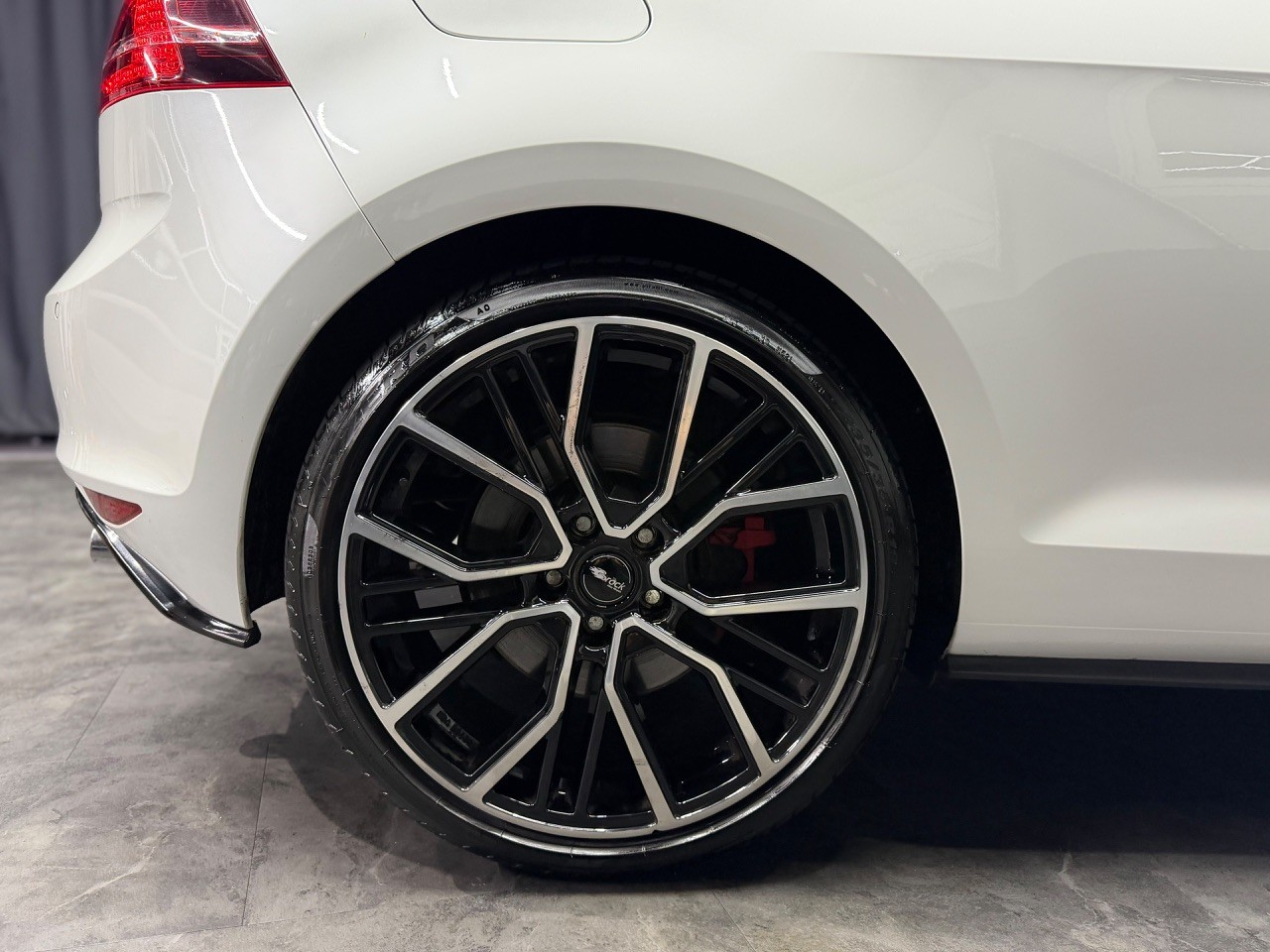 VW Golf 2.0 TSI GTI Performance | CH-Auto-image-6