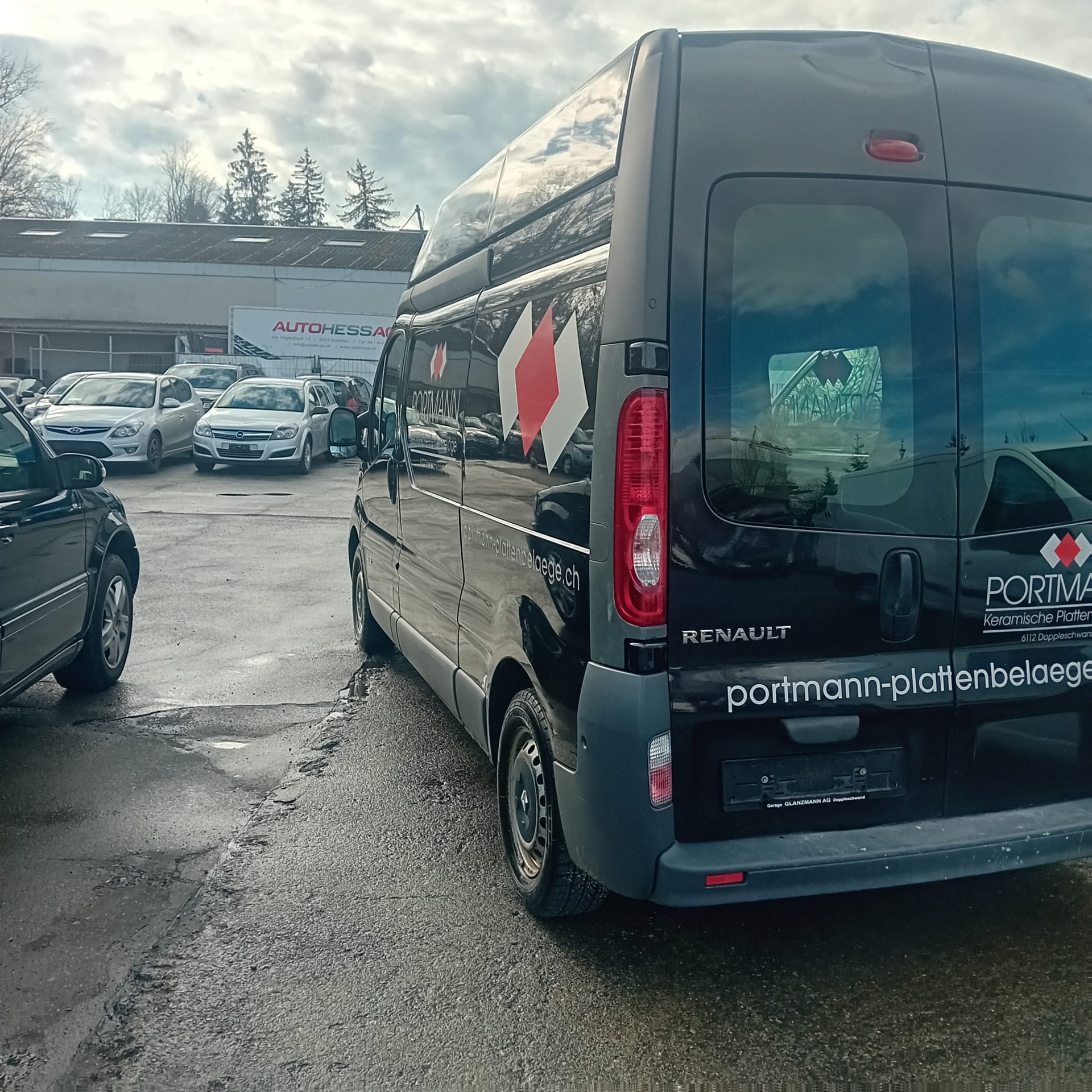 RENAULT TRAFIC-image-2