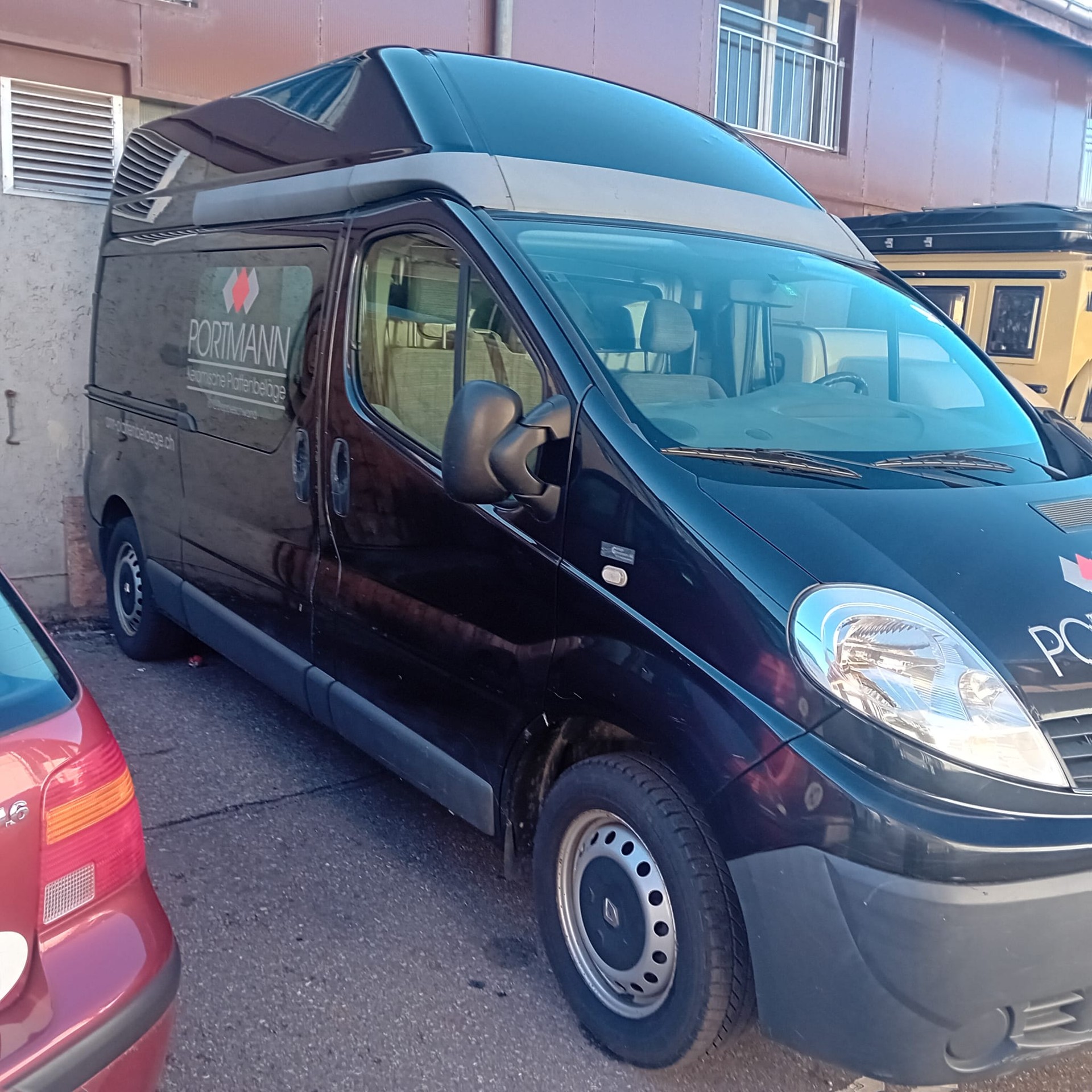 RENAULT TRAFIC-image-1