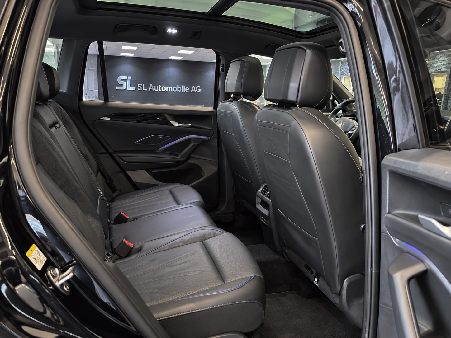 VW Tiguan 2.0 TDI SCR R-Line 4Motion DSG / Vollausstattung / Panoramadach / Leasing ab 399.--image-3