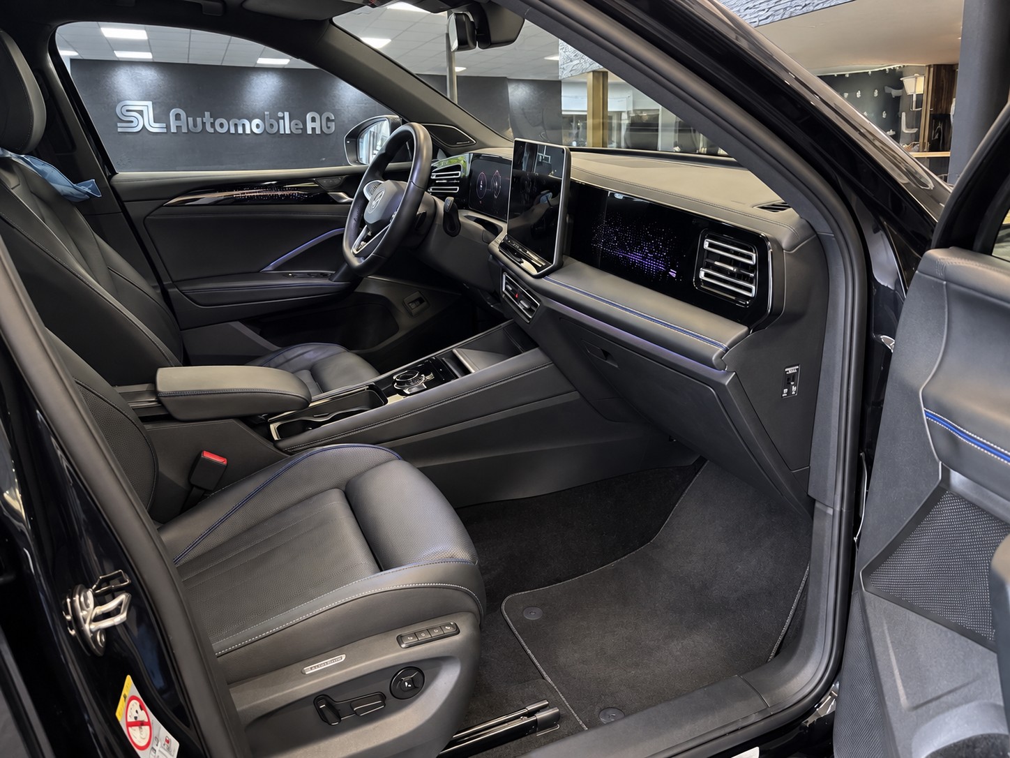VW Tiguan 2.0 TDI SCR R-Line 4Motion DSG / Vollausstattung / Panoramadach / Leasing ab 399.--image-2