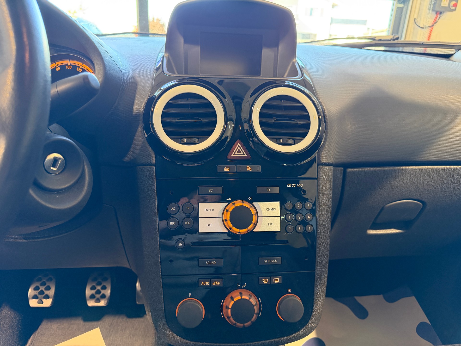 OPEL Corsa 1.4 TP Color Edition-image-19