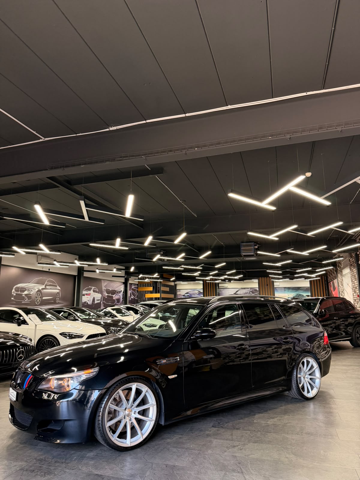 BMW M5 Touring-image-4