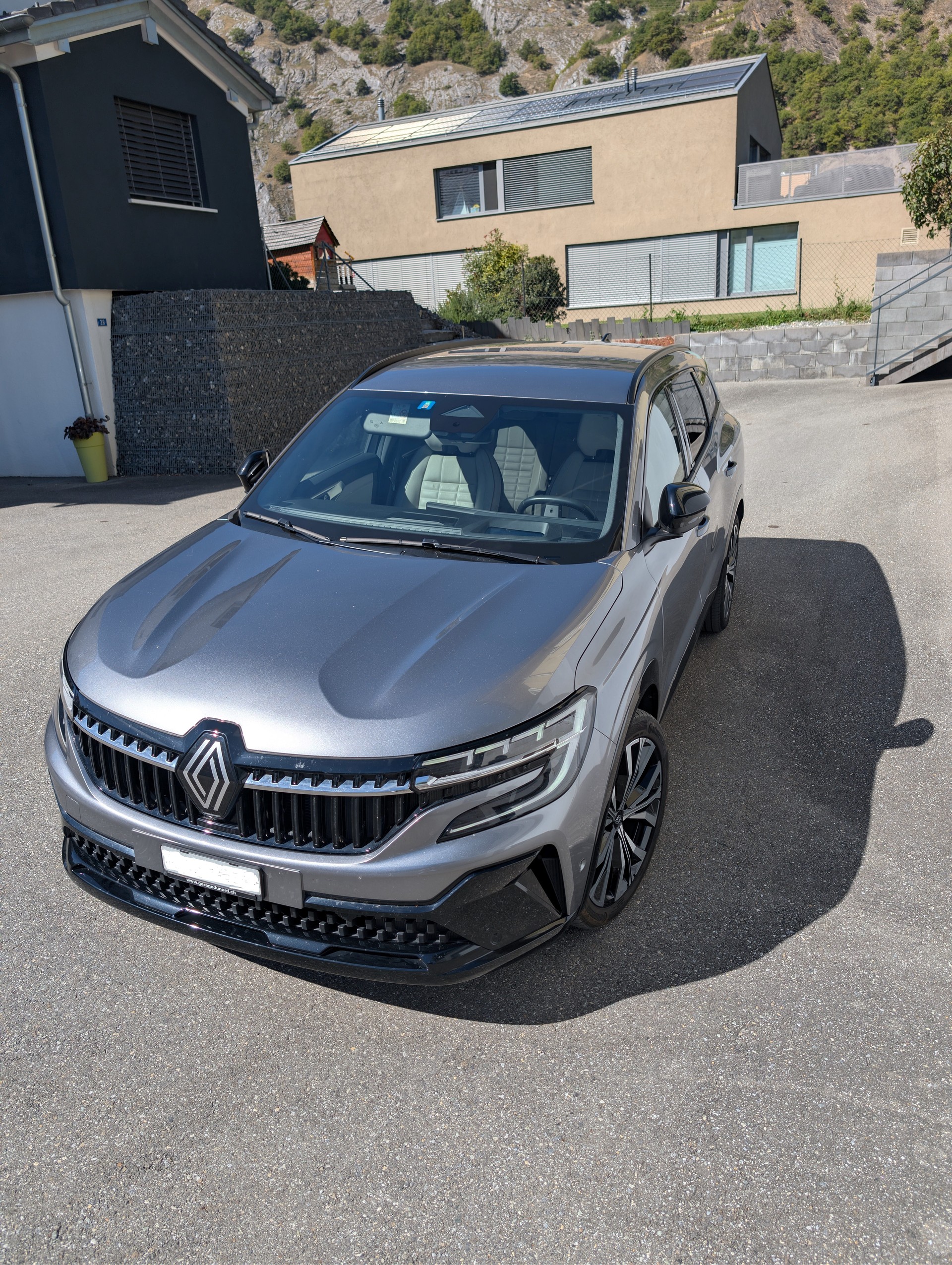 RENAULT 1.2 E-Tech iconic 7P-image-0
